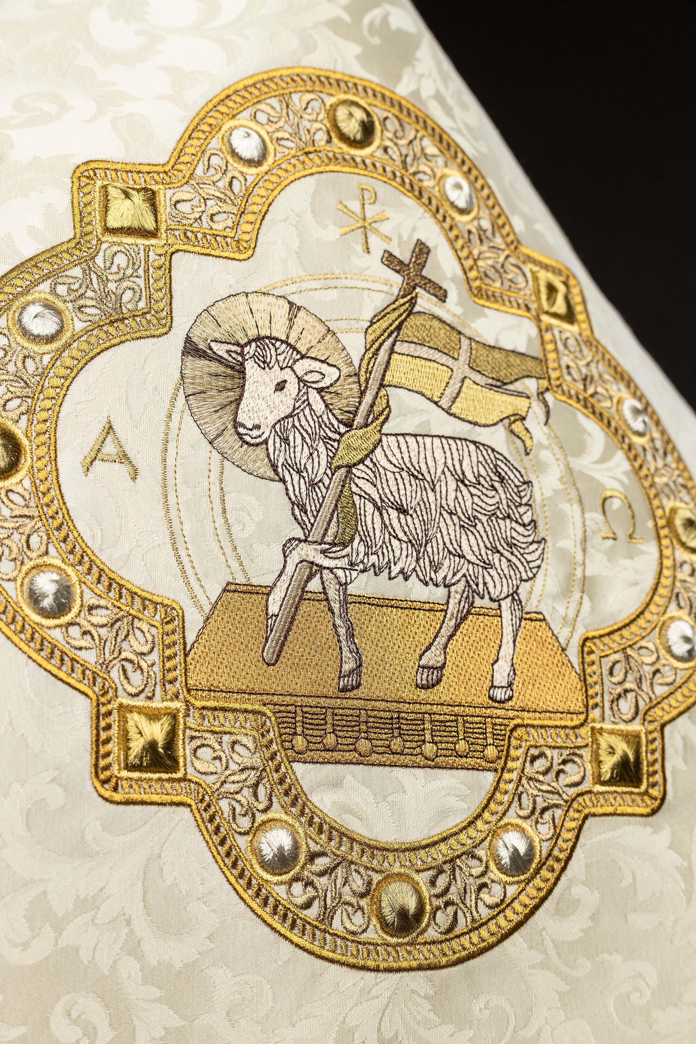 Schultervelum mit Stickerei des Osterlammes auf Jacquardstoff