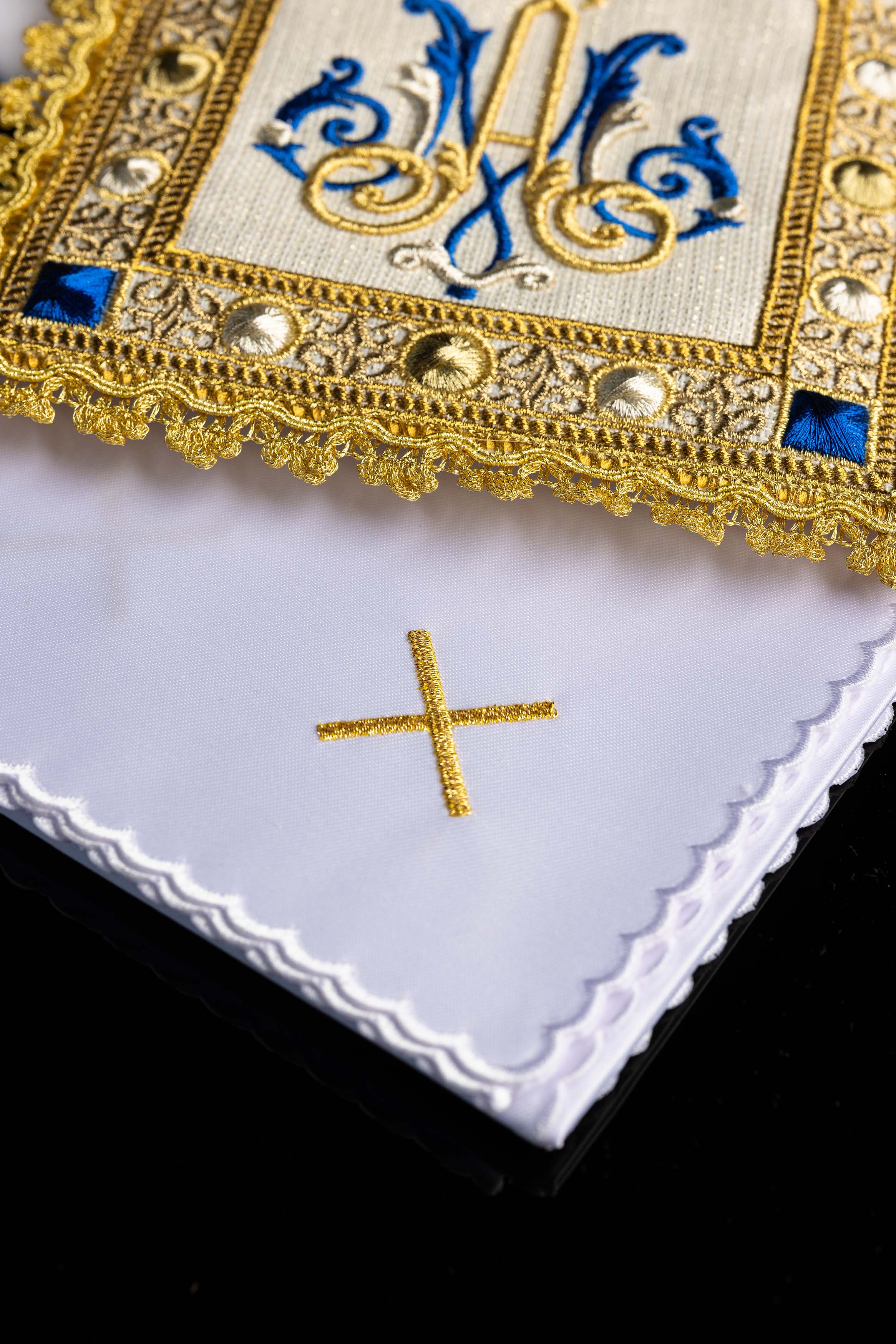 Kelchwäsche-Set aus Baumwolle mit blau-goldenem Marienmonogramm
