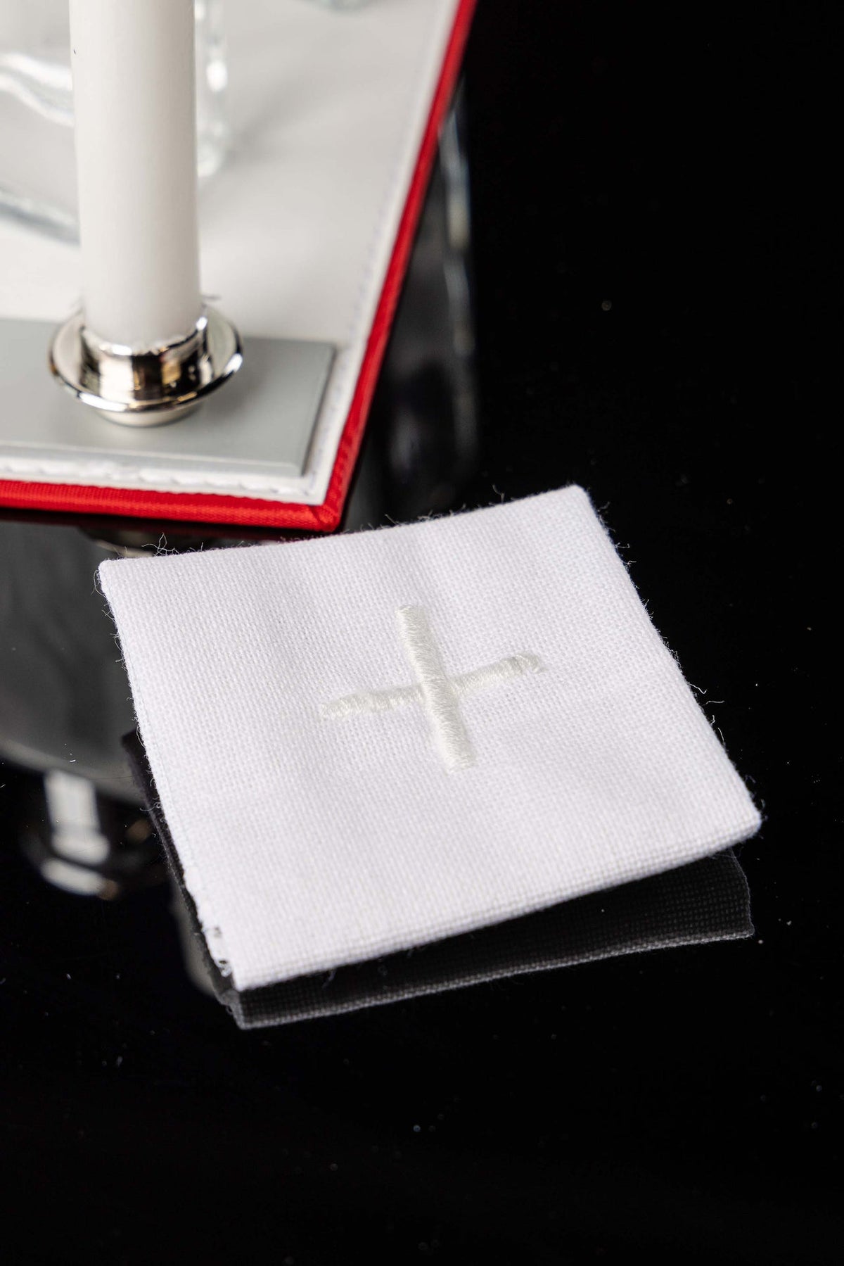 Missionskoffer mit liturgischer Ausstattung