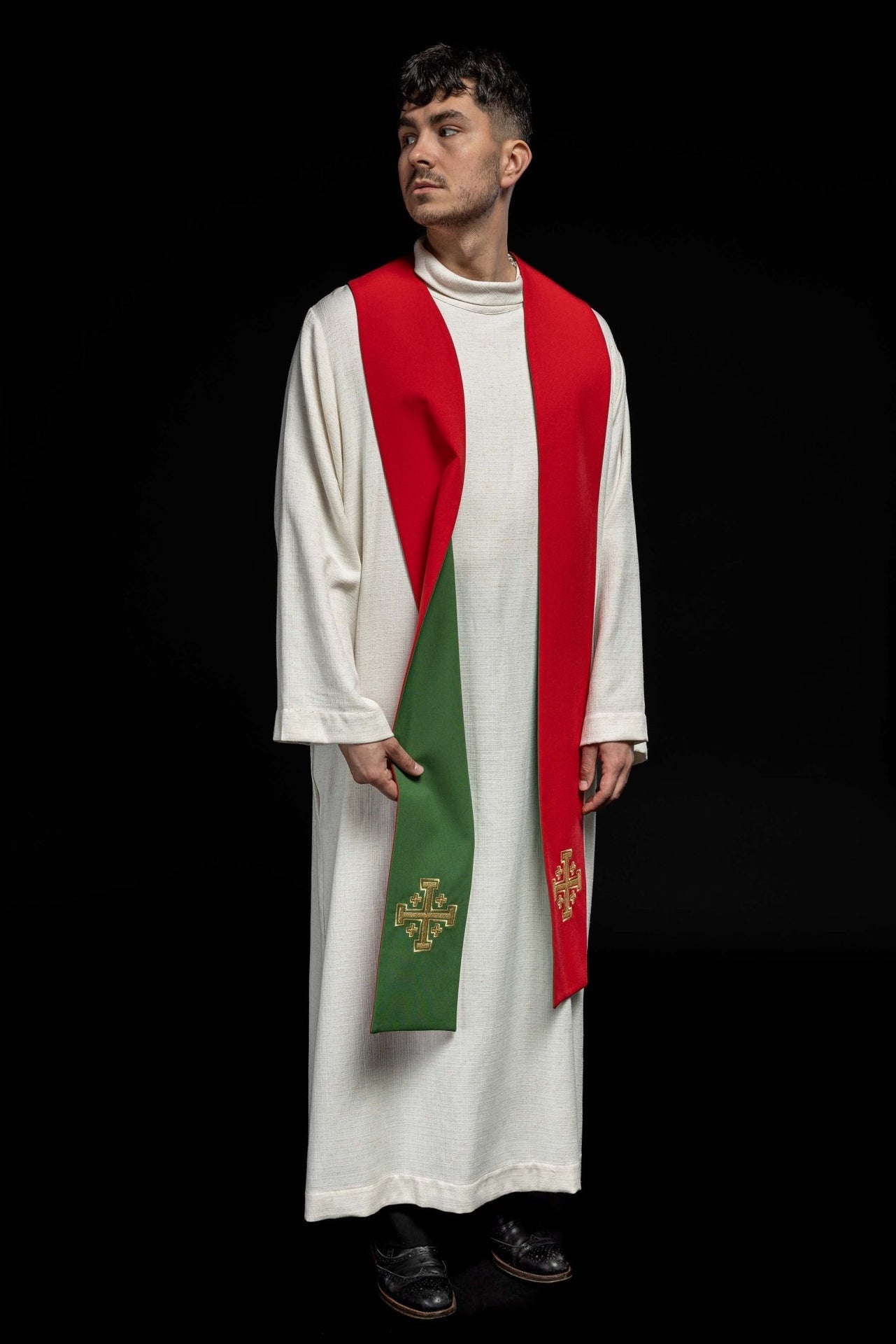 Beidseitig bestickte Priesterstola grünes und rotes Jerusalem Kreuz - MESSGEWANDER.DE