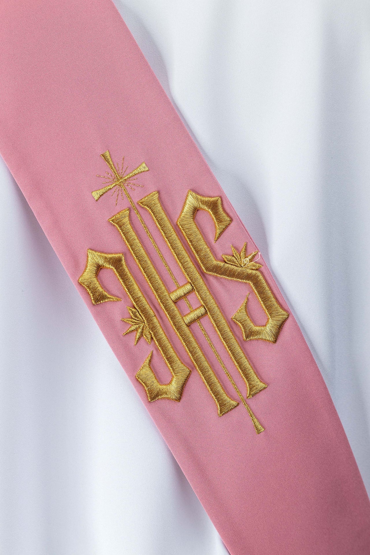 Bestickte Diakonenstola mit IHS und Kreuz - MESSGEWANDER.DE