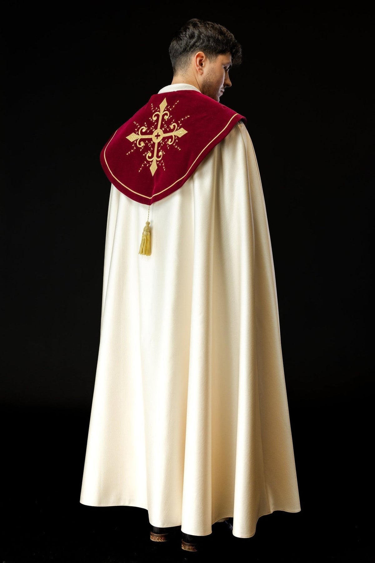 Bestickte liturgische Kasel mit bordeauxrotem Band - MESSGEWANDER.DE