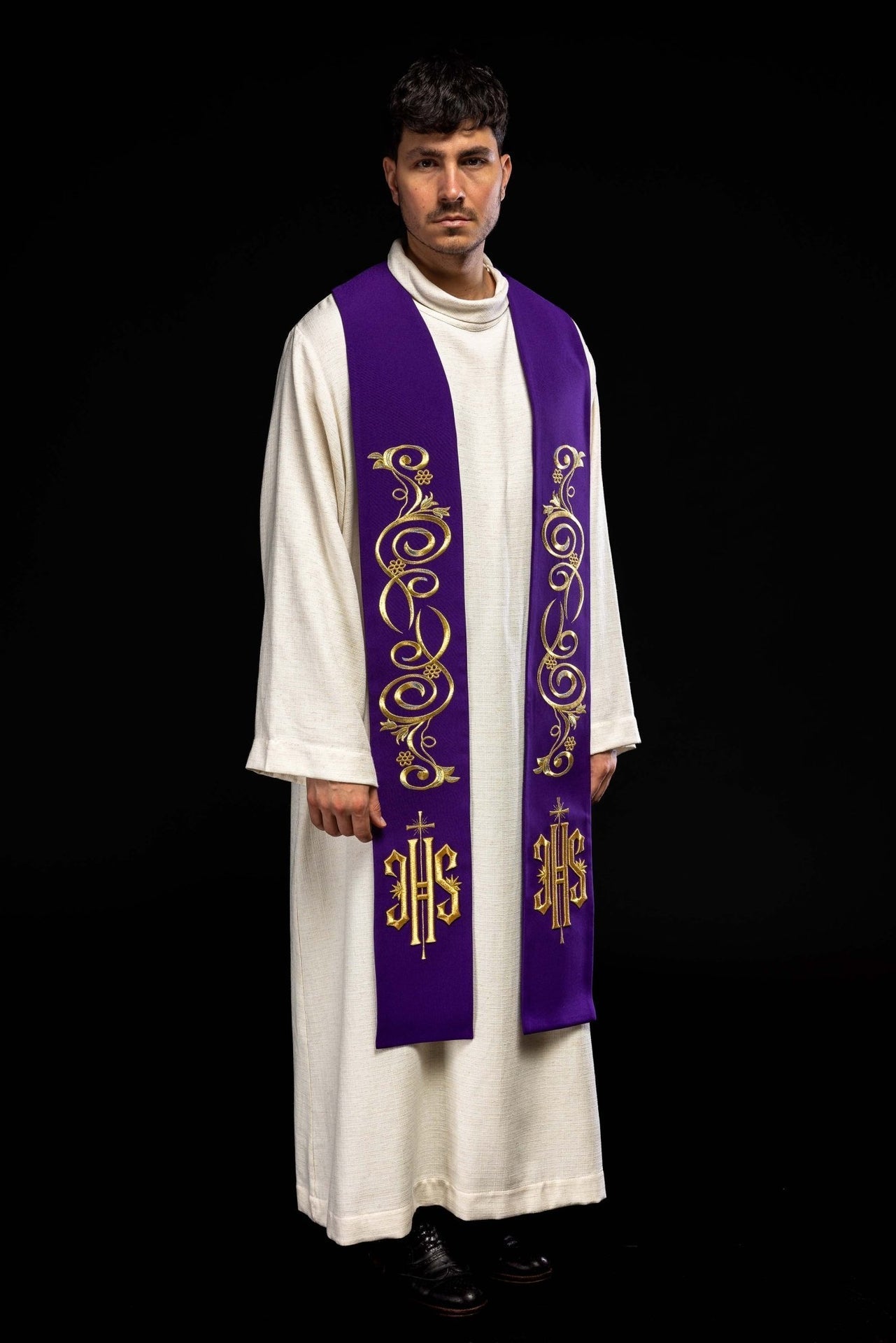 Bestickte Priesterstola IHS Violett - MESSGEWANDER.DE