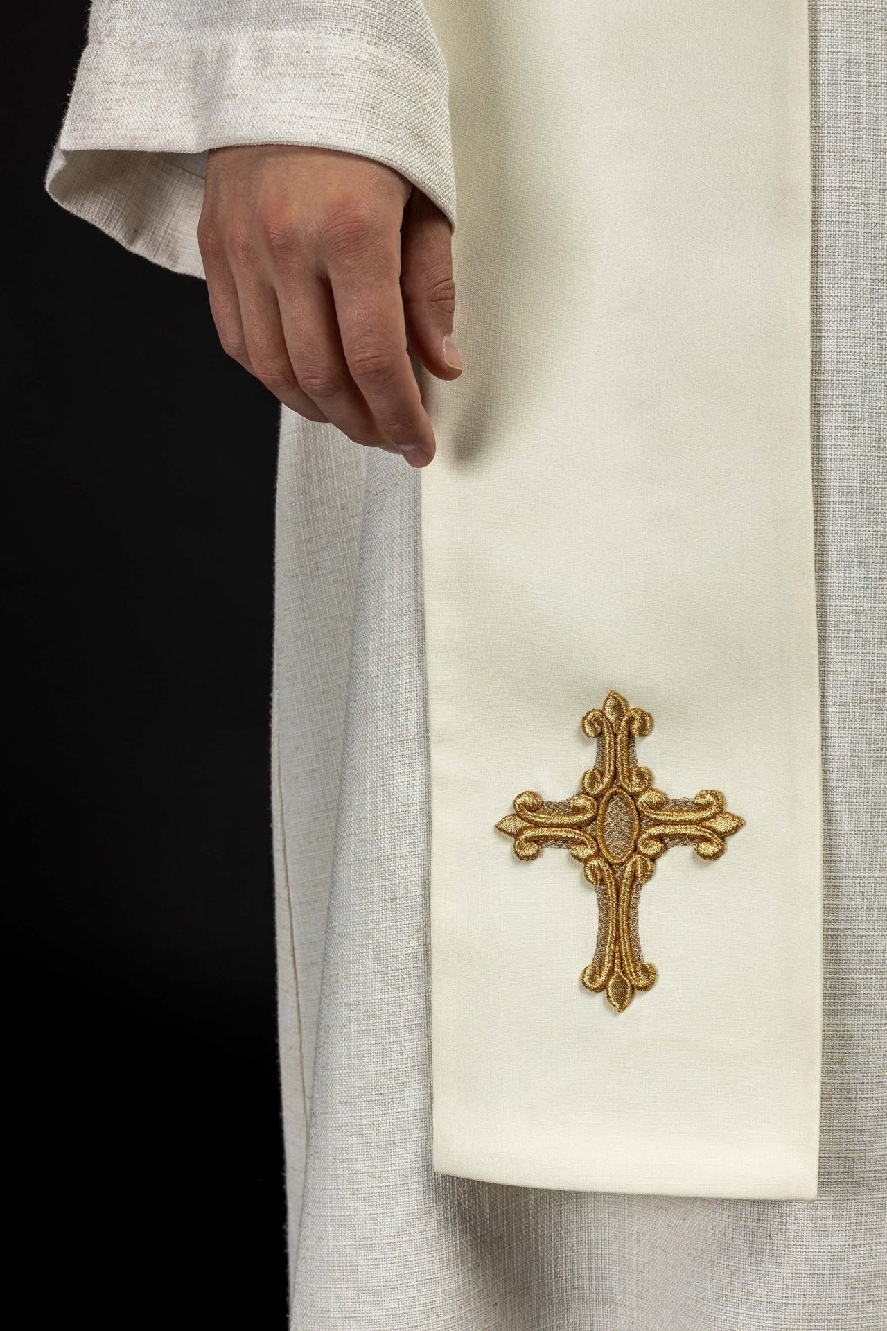 Bestickte Priesterstola Kreuz und IHS ecru - MESSGEWANDER.DE