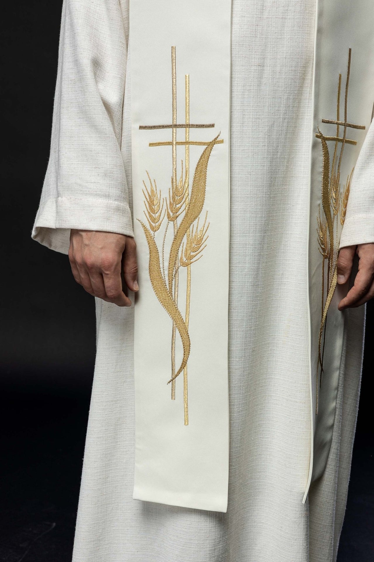 Bestickte Priesterstola mit verziertem Kreuz in Ecru - MESSGEWANDER.DE