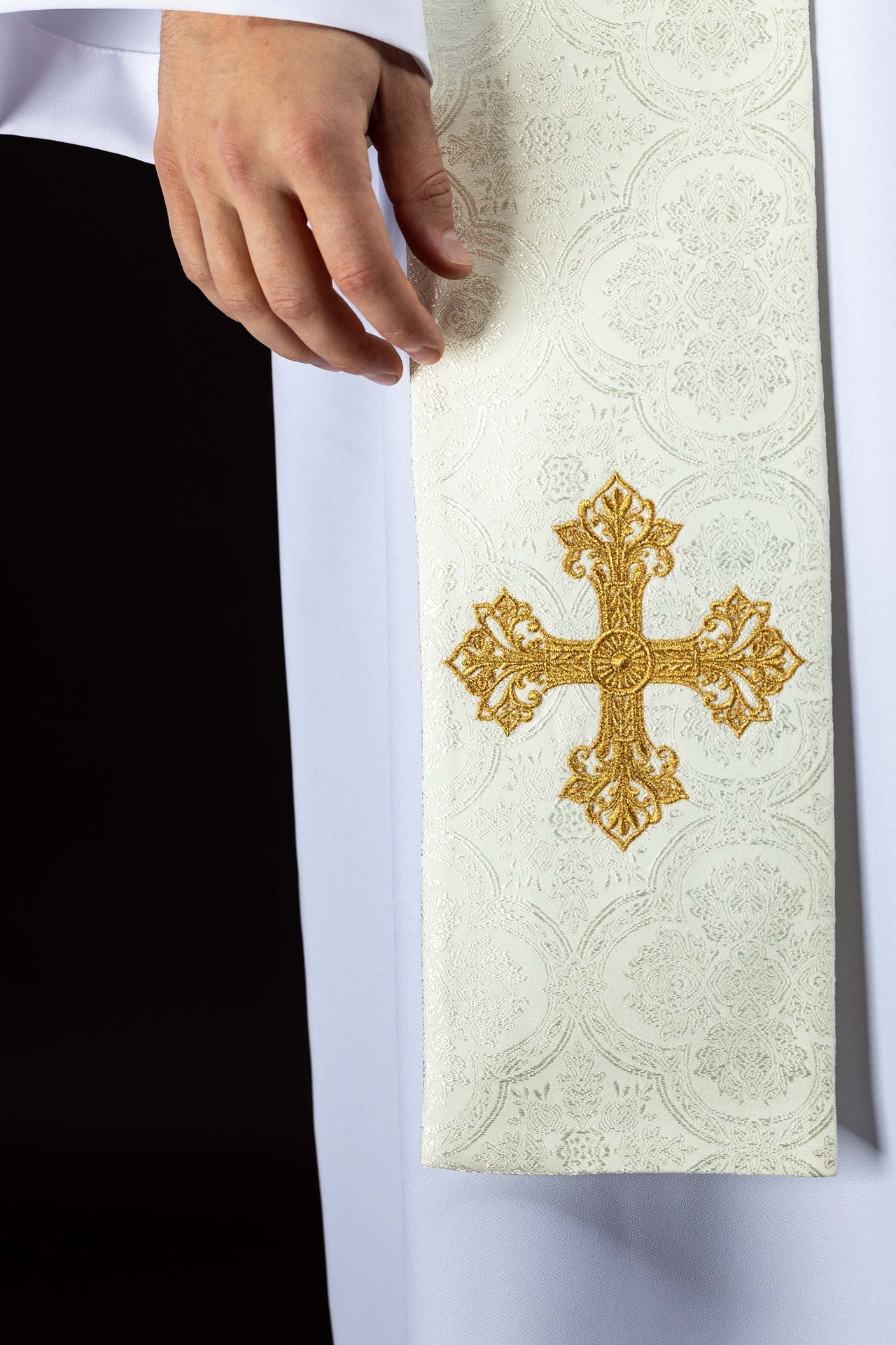 Bestickte Stola mit Kreuzmotiv aus ecrufarbenem Jacquardstoff - MESSGEWANDER.DE