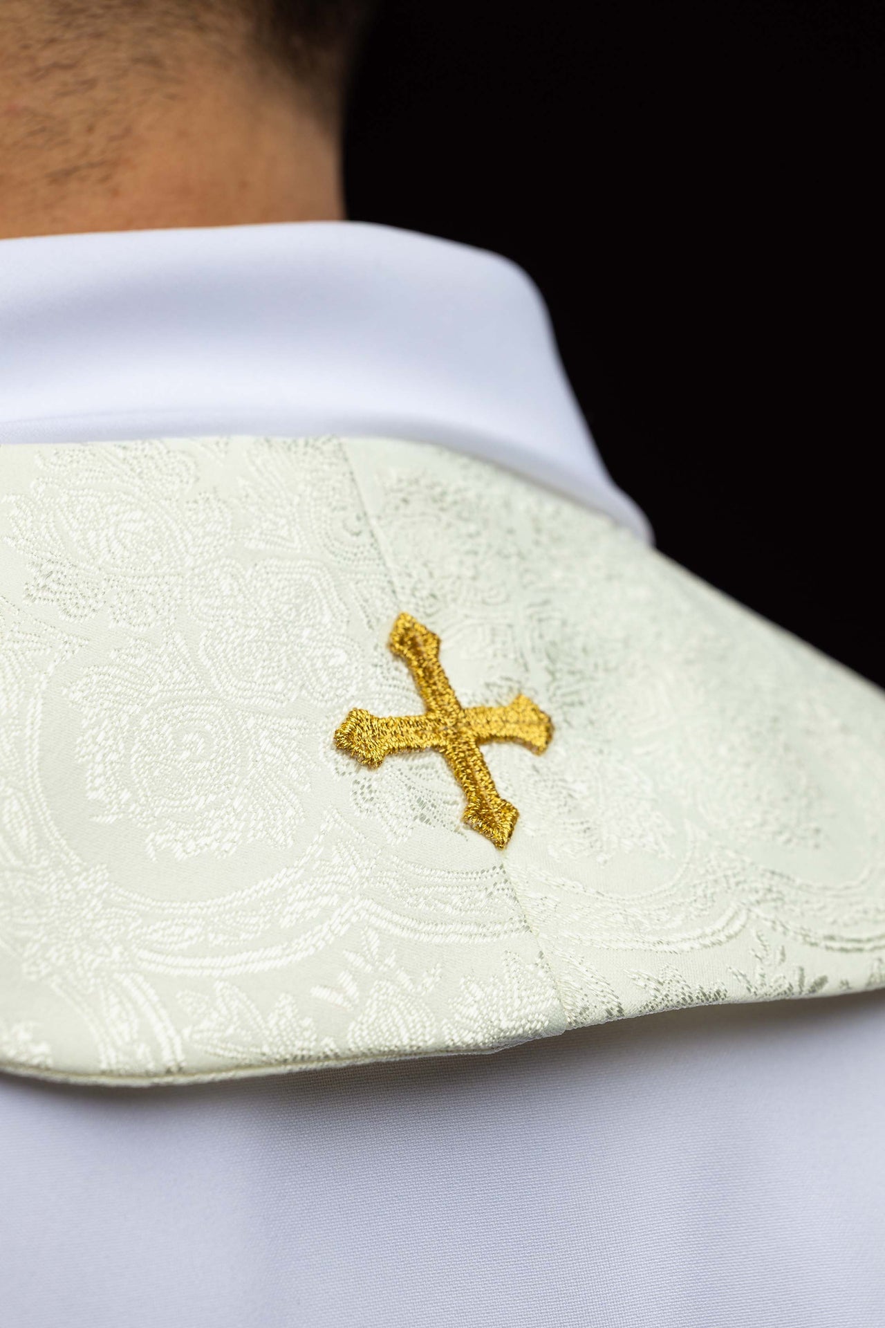 Bestickte Stola mit Kreuzmotiv aus ecrufarbenem Jacquardstoff - MESSGEWANDER.DE