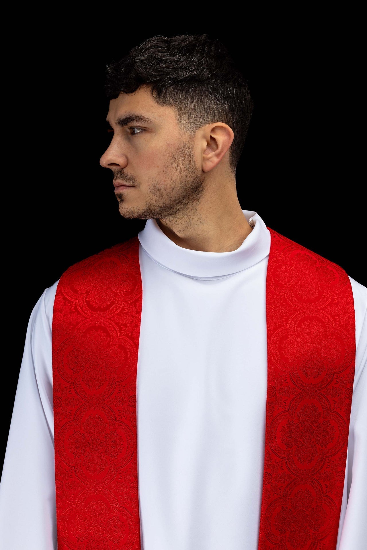 Bestickte Stola mit Kreuzmotiv aus rotem Jacquardstoff - MESSGEWANDER.DE