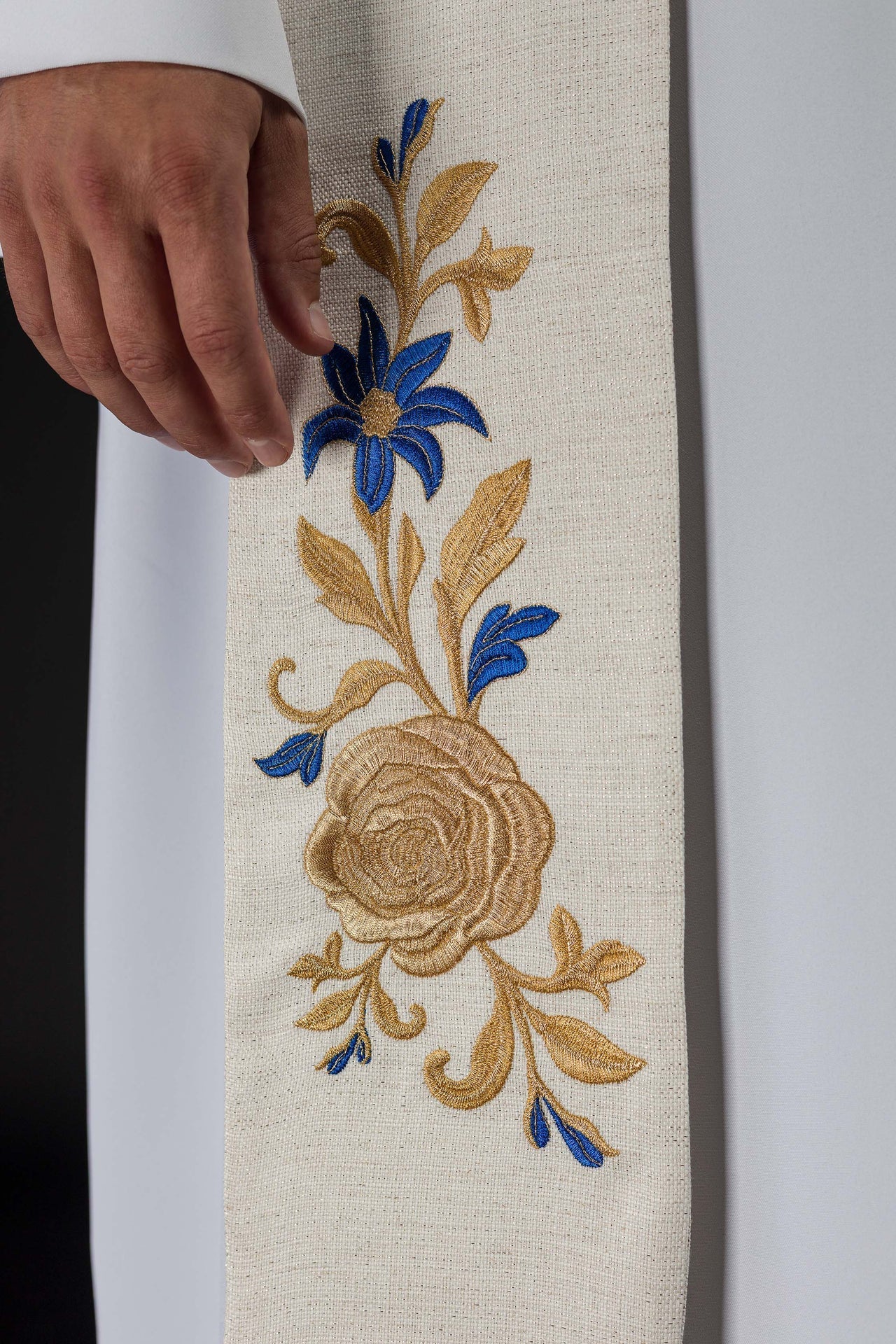 Bestickte Stola mit Marienmotiv - MESSGEWANDER.DE