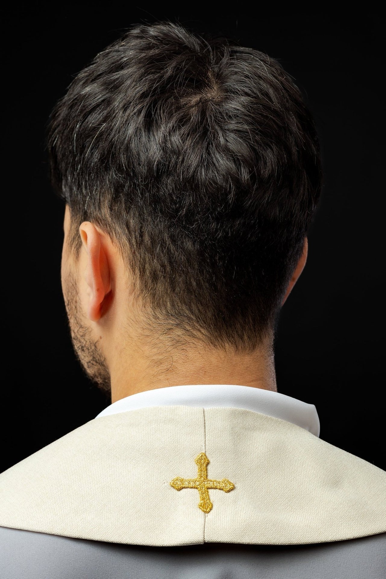 Bestickte Stola mit Pax, Fisch- und Ohrenmotiv ecru - MESSGEWANDER.DE