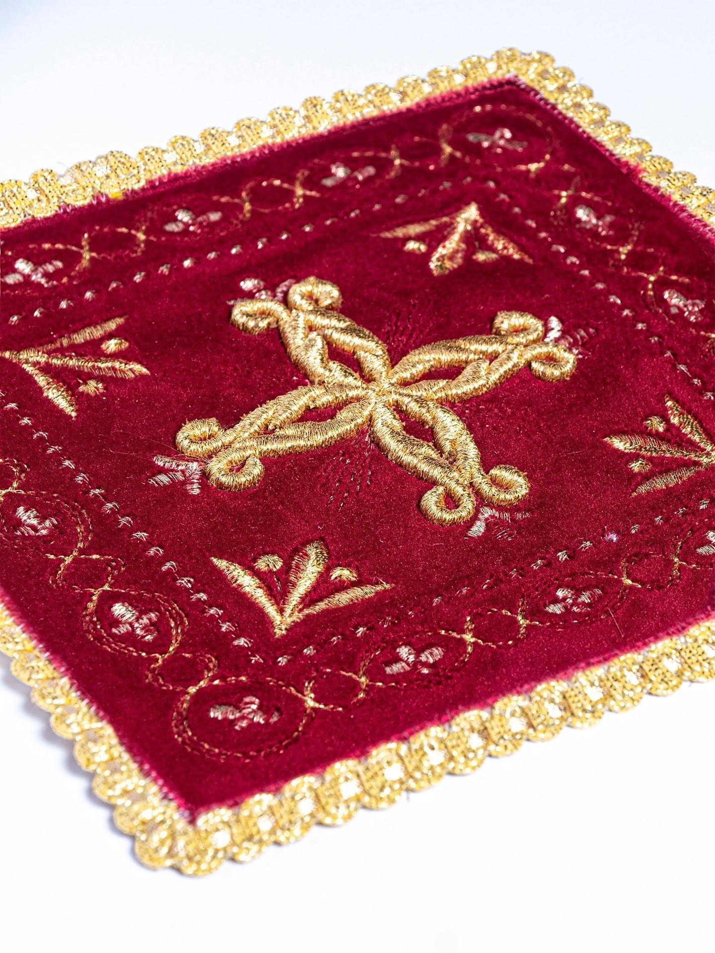 Bestickte Tasse Leinen roter Samt - MESSGEWANDER.DE