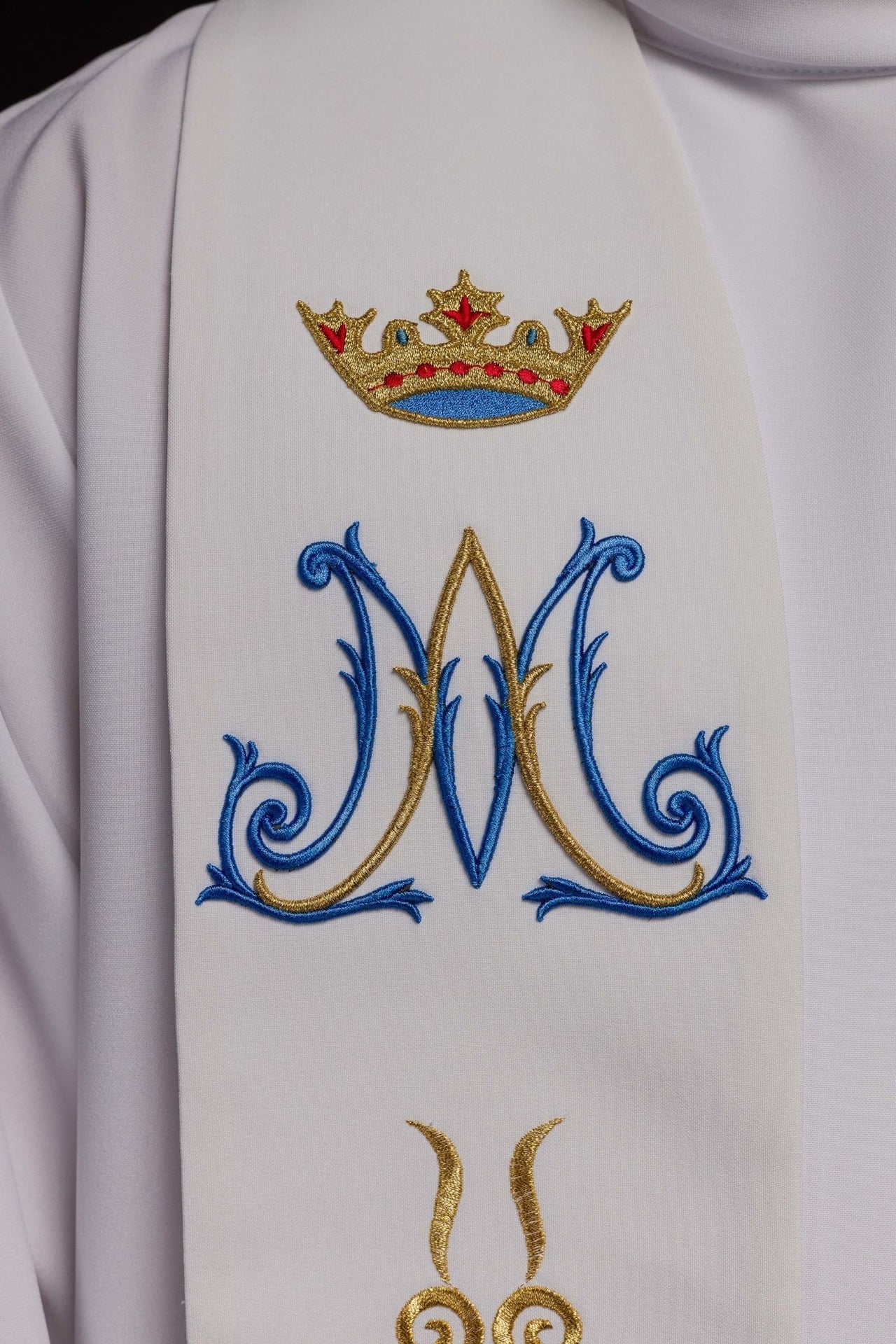 Bestickte weiße marianische Priesterstola - MESSGEWANDER.DE