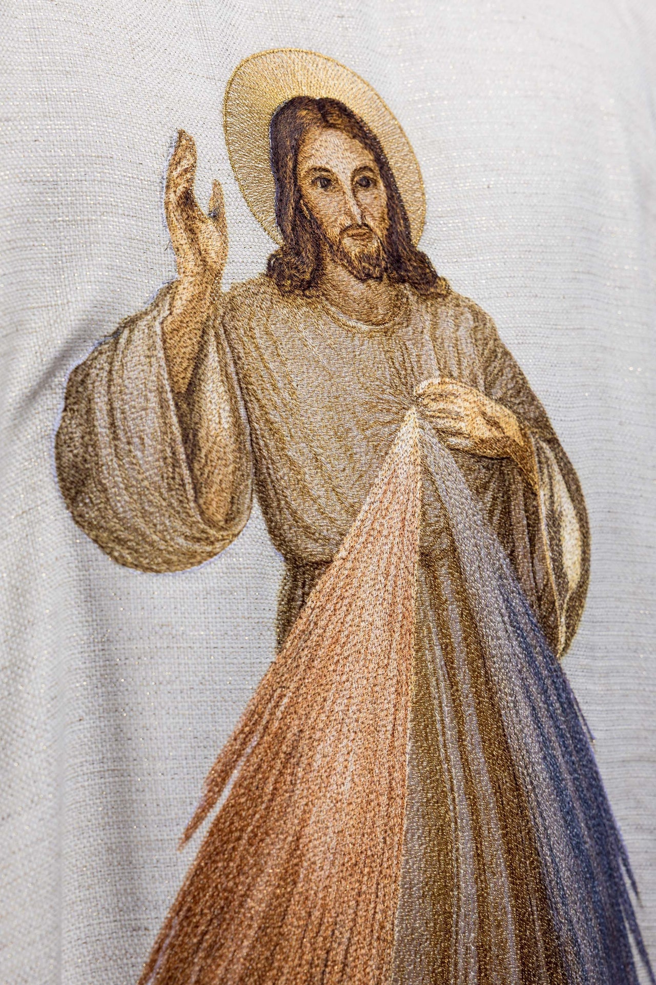 Besticktes Messgewand mit dem Bild des Barmherzigen Jesus ecru - MESSGEWANDER.DE