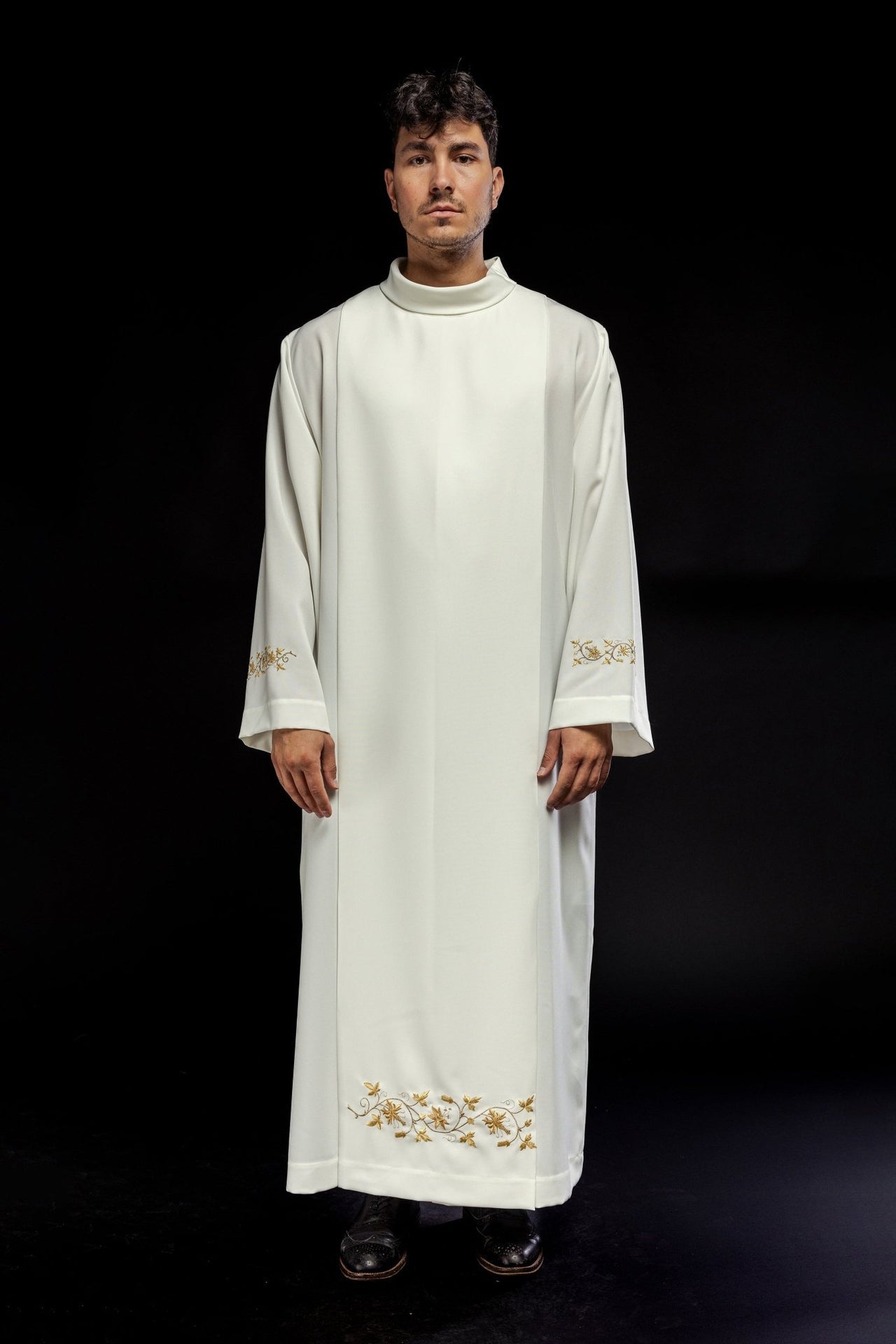 Besticktes Priestergewand mit Rollkragen Ecru - MESSGEWANDER.DE