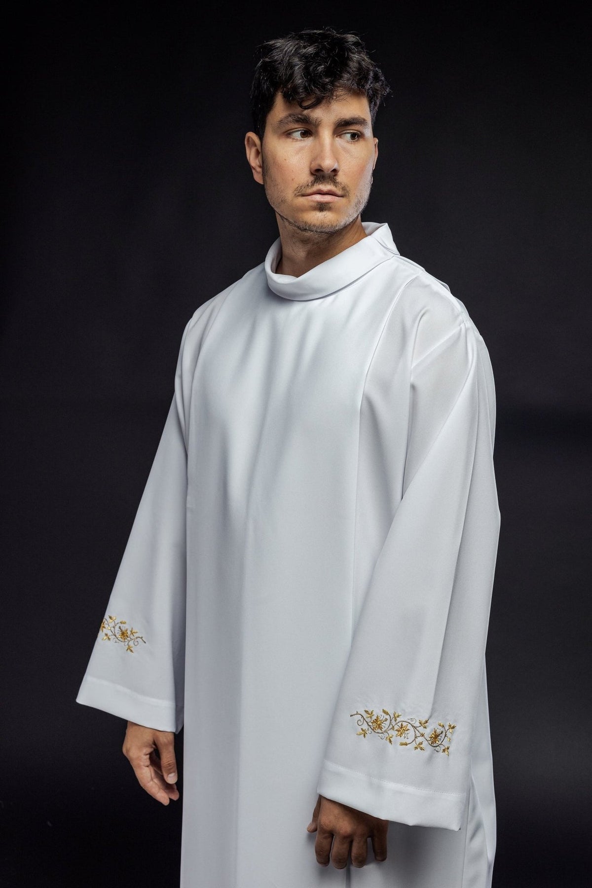 Besticktes Priestergewand mit Rollkragen Weiß - MESSGEWANDER.DE
