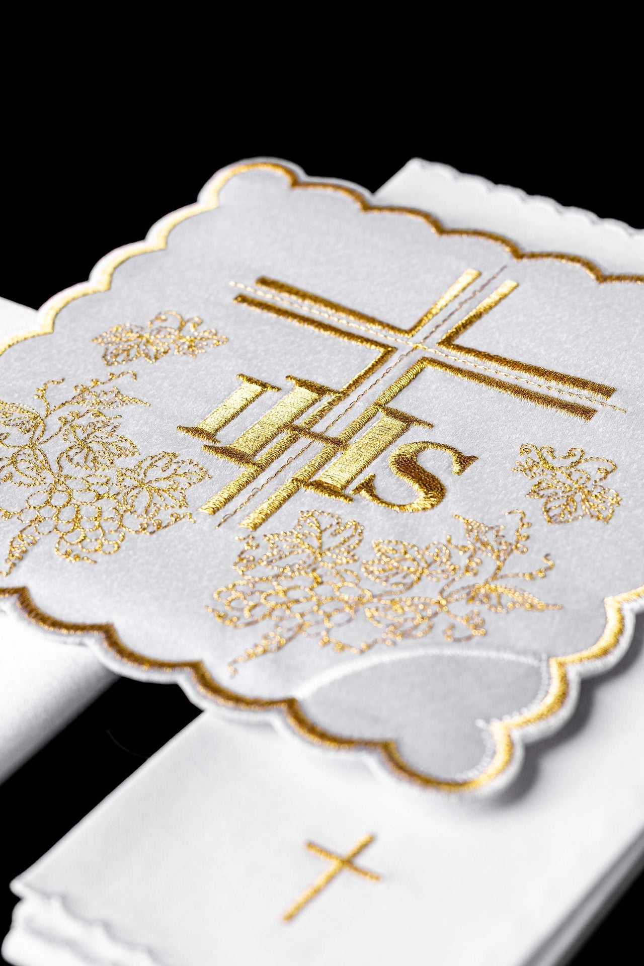 Chalice Dessous mit zarter Goldstickerei - MESSGEWANDER.DE