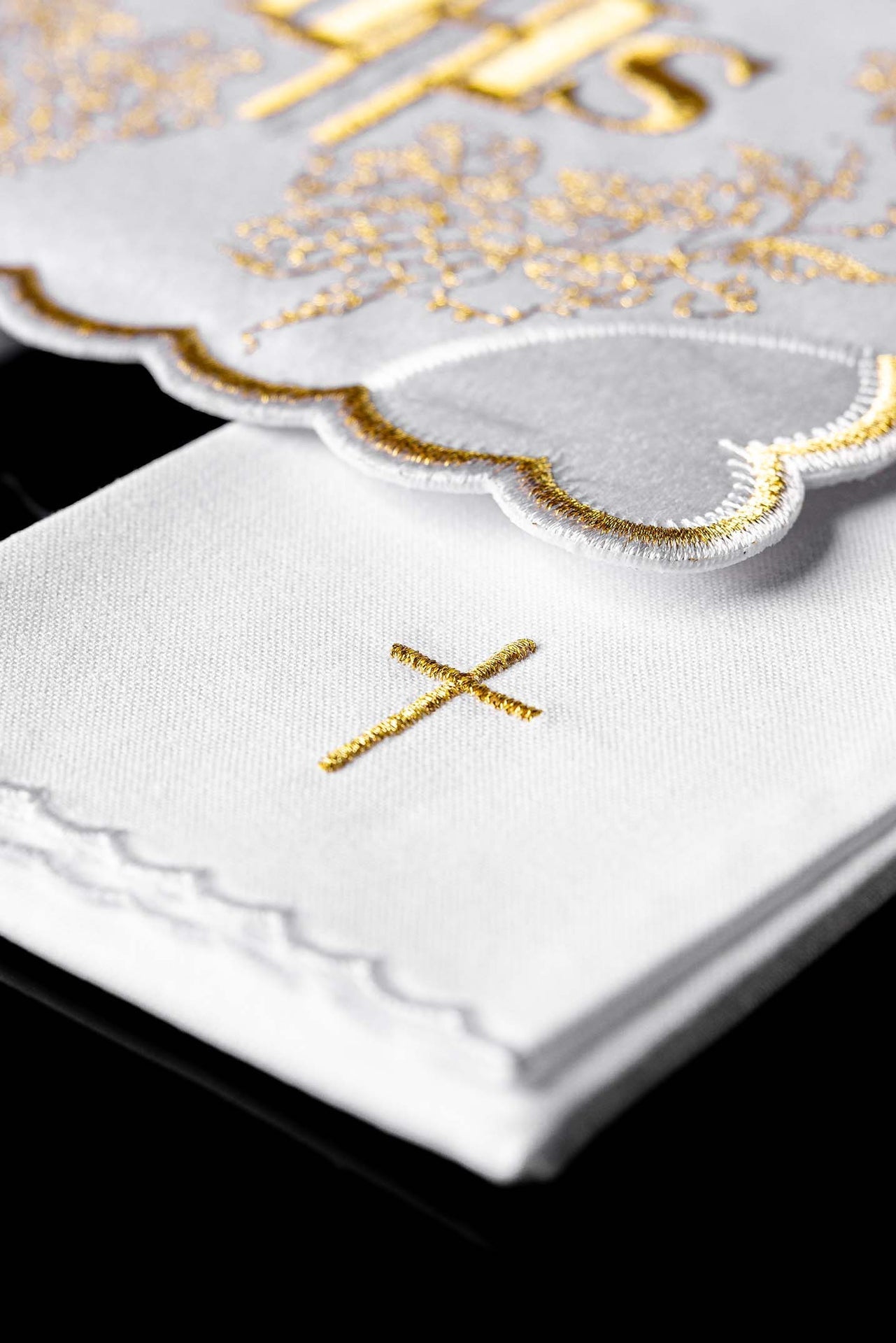Chalice Dessous mit zarter Goldstickerei - MESSGEWANDER.DE