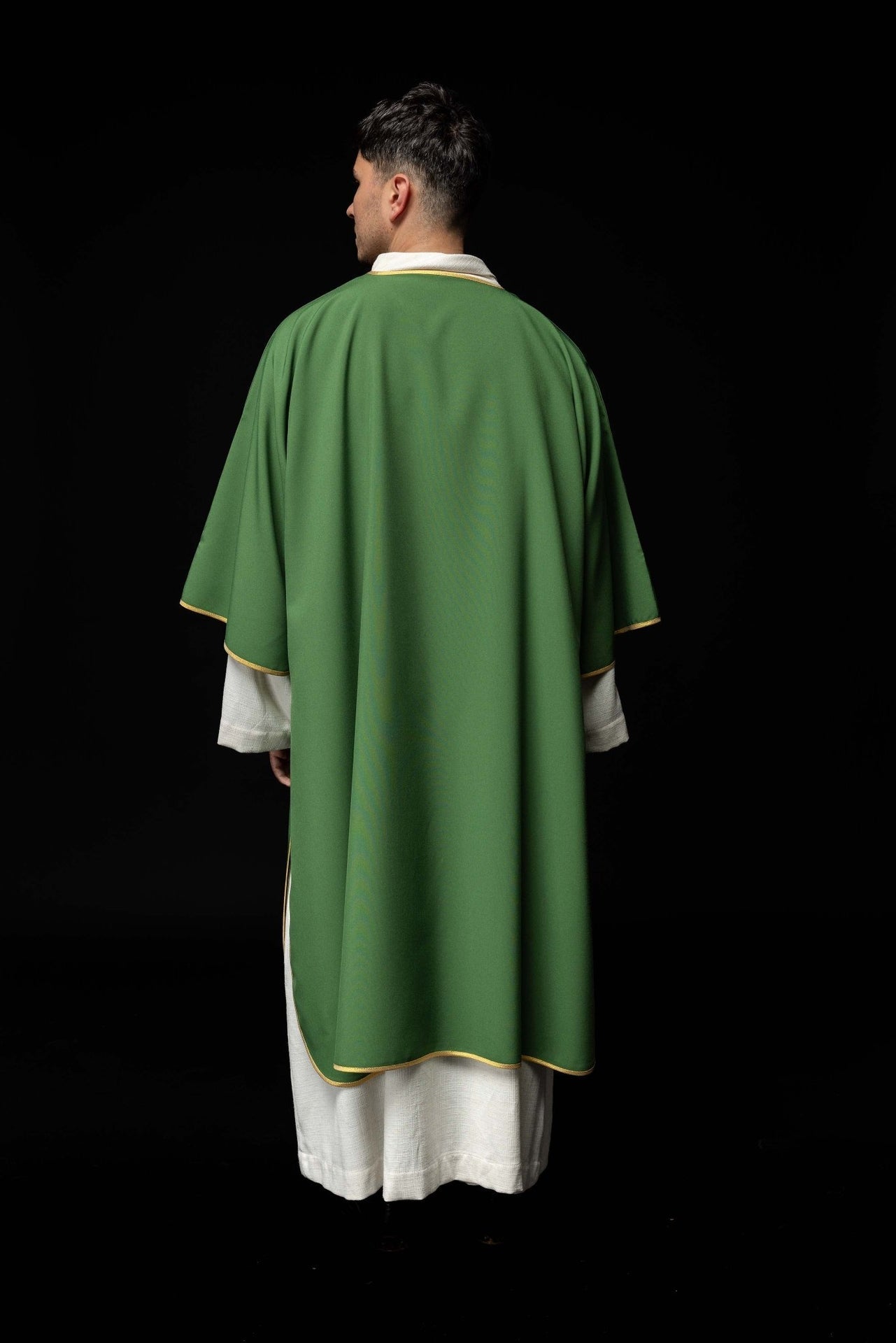 Dalmatyka gładka ze złotą lamówką zielona