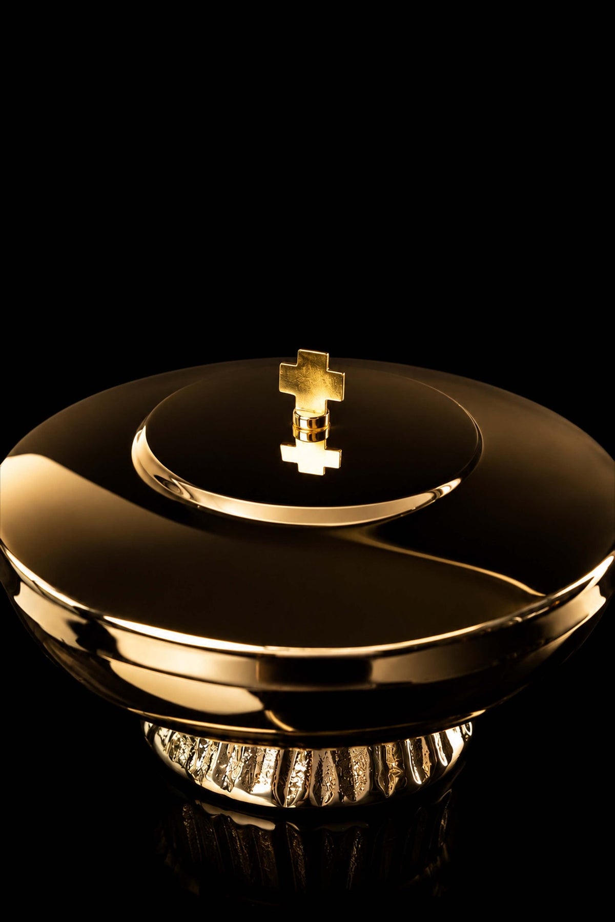 Ziborium mit vergoldetem Deckel und Kreuzknauf, Detailansicht von oben