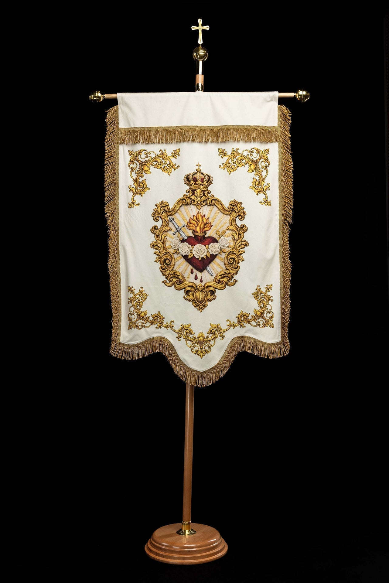 Doppelseitig bedruckte marianische liturgische Fahne mit Herzsymbol und Marienmonogramm - MESSGEWANDER.DE