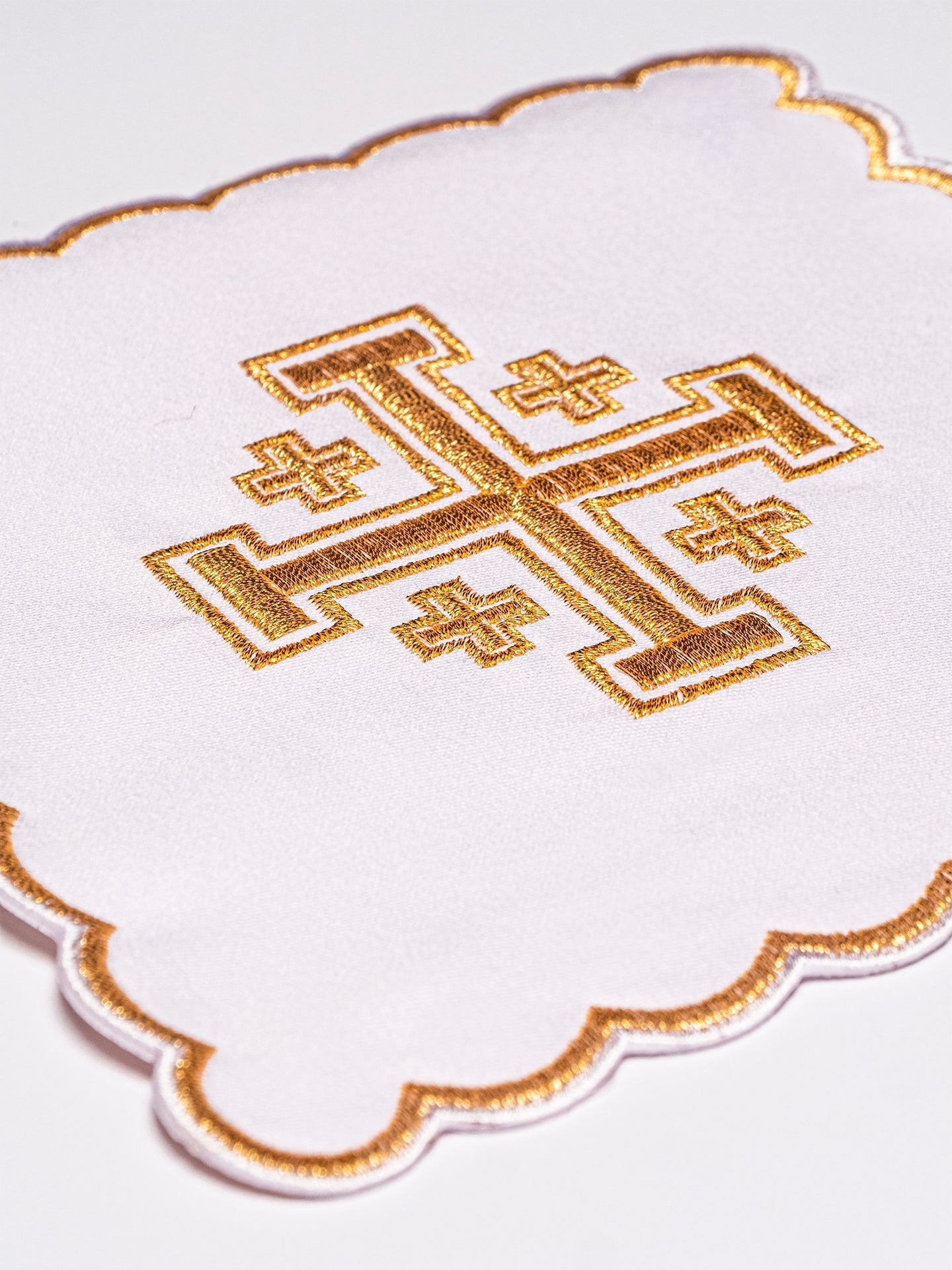 Ensemble de palles avec broderie de la croix de Jérusalem en quatre couleurs liturgiques - MESSGEWANDER.DE