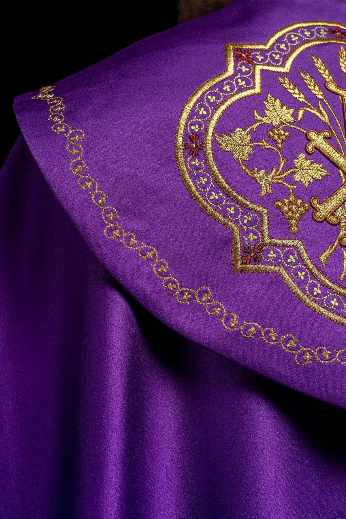 Eucharistischer Umhang Monogramm PX in lila - MESSGEWANDER.DE
