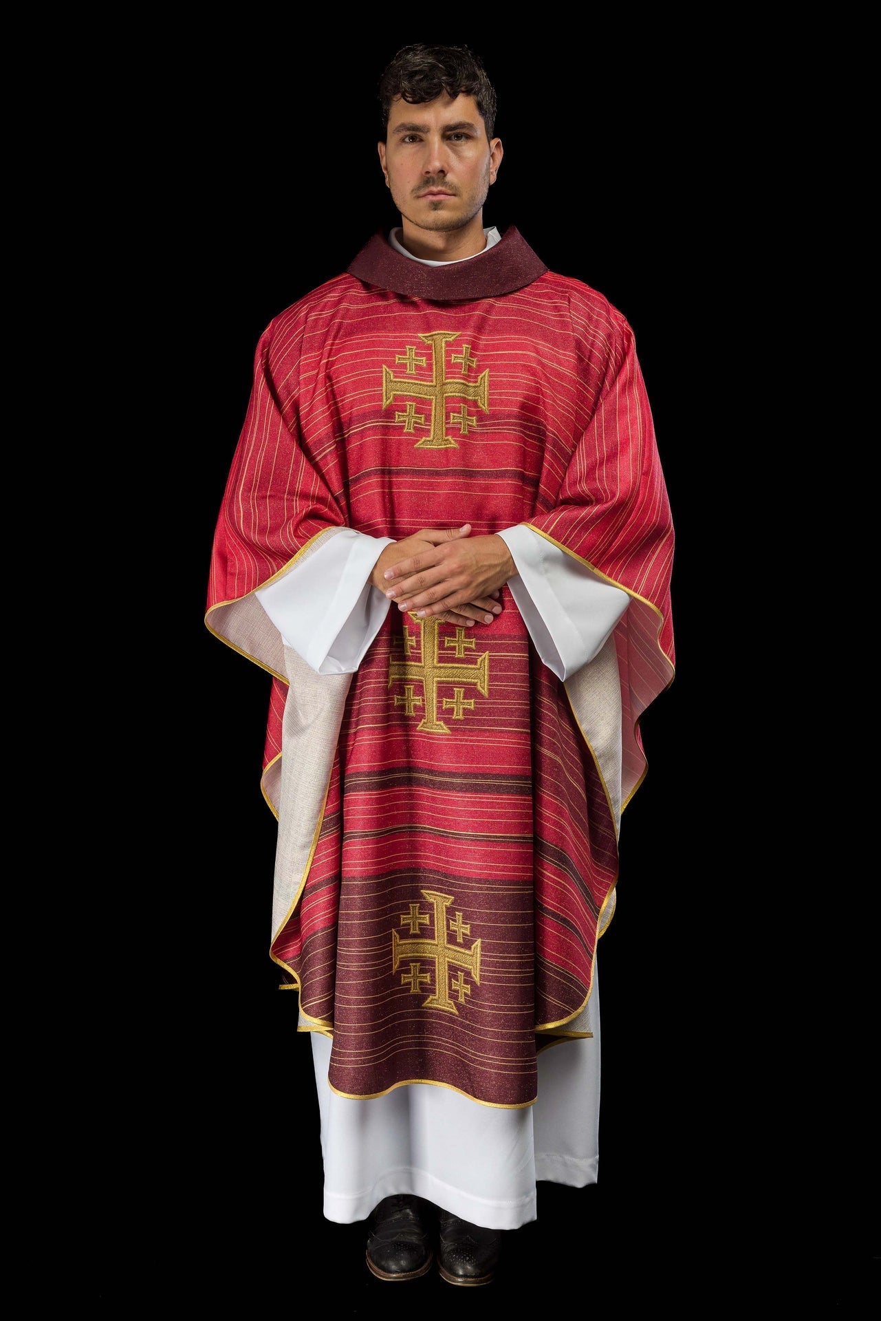 Gedrucktes Messgewand mit Jerusalemer Kreuz – Rot - MESSGEWANDER.DE