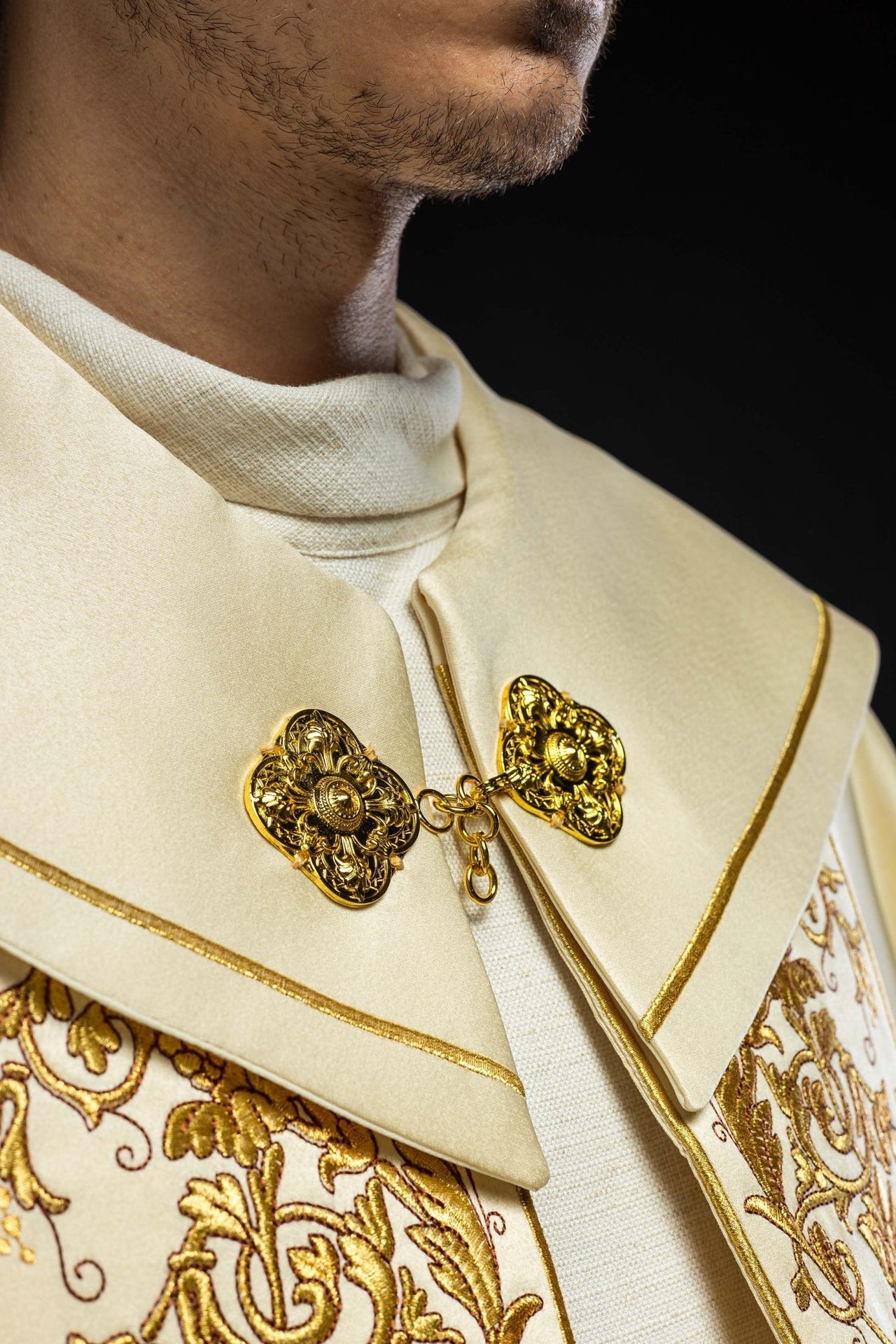 Gestickter liturgischer Kelch ecru - MESSGEWANDER.DE