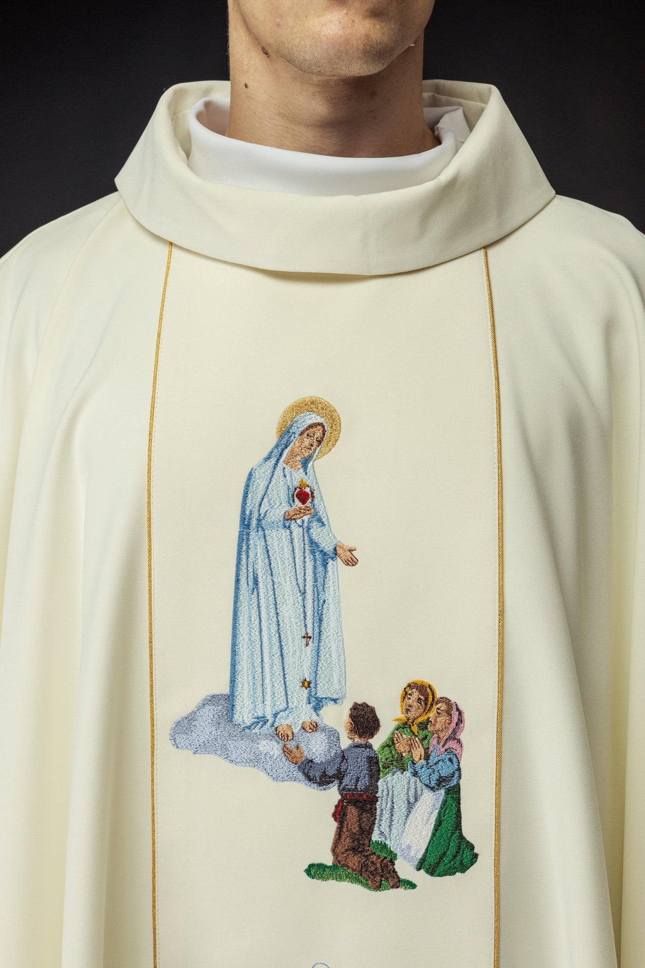 Gesticktes Messgewand mit dem Bildnis der Gottesmutter von Fatima - MESSGEWANDER.DE