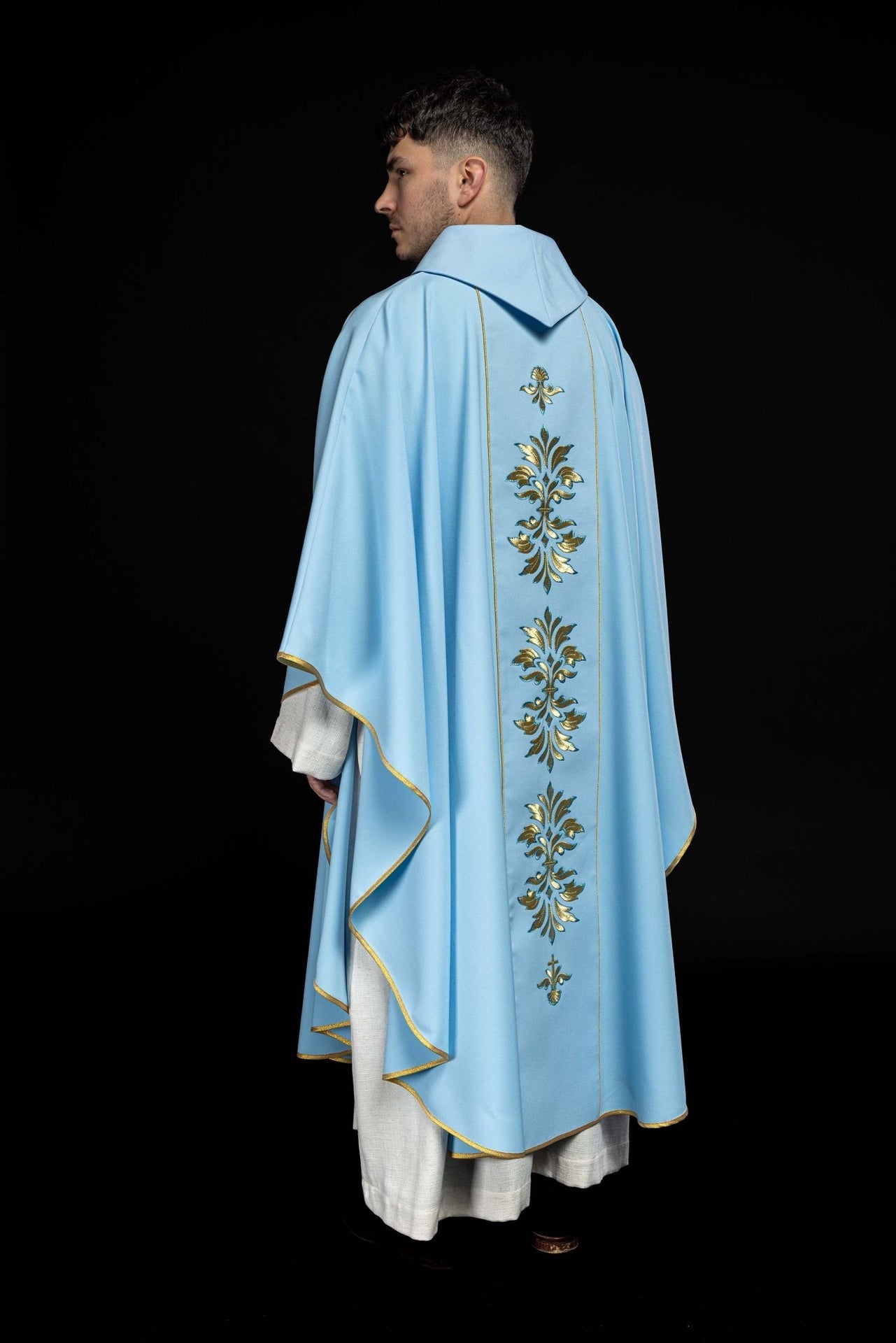 Gesticktes Messgewand mit Marienmotiv Blau - MESSGEWANDER.DE