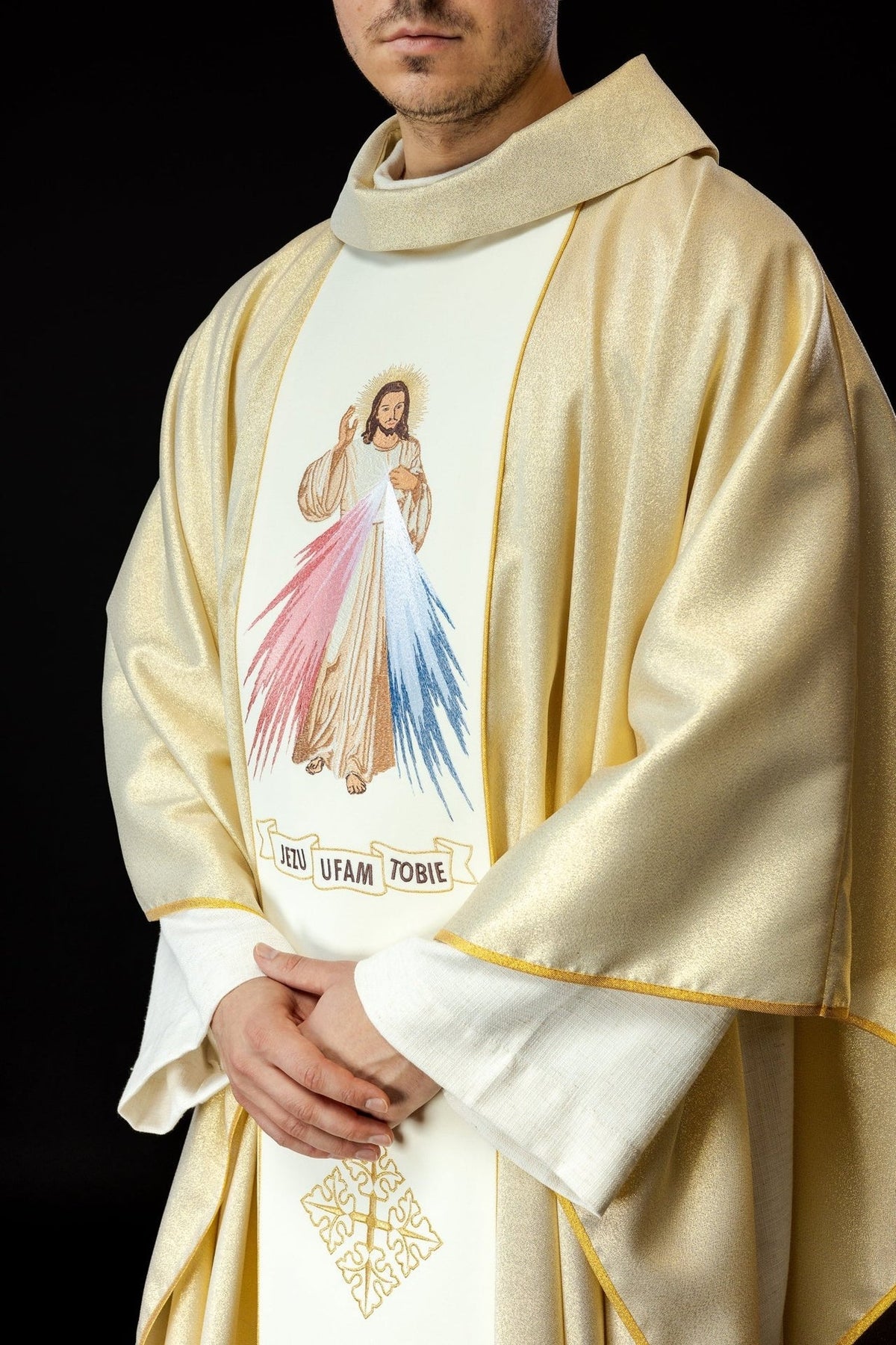Gesticktes Messgewand von Jesus dem Barmherzigen und IHS in Gold - MESSGEWANDER.DE