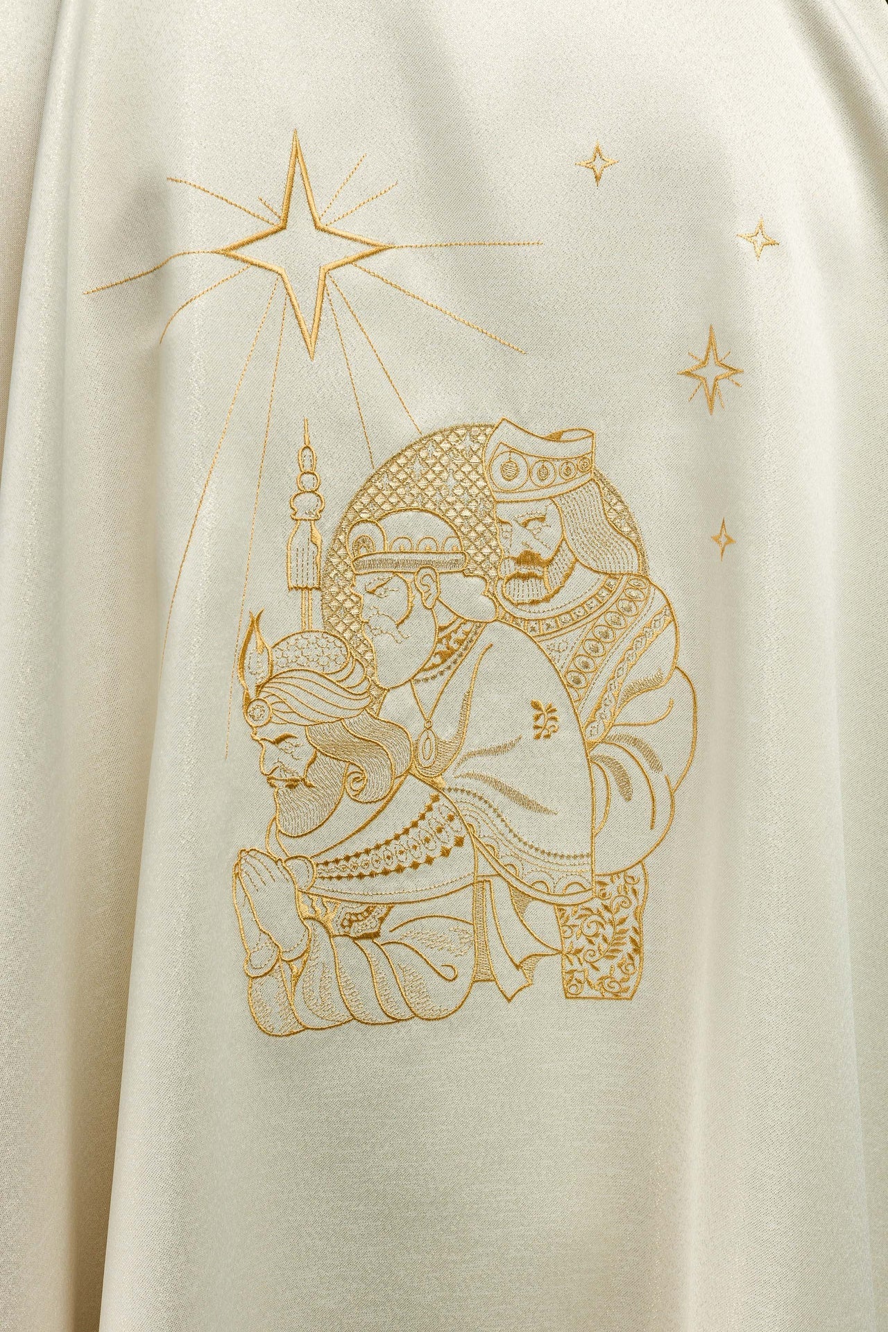 Glitzerndes Messgewand mit Goldstickerei und Abbildung der Heiligen Drei Könige - MESSGEWANDER.DE