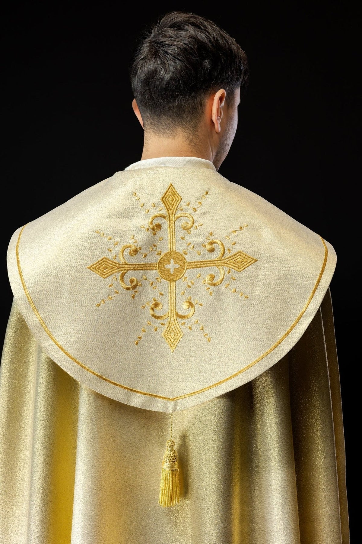 Goldbestickte liturgische Kapelle - MESSGEWANDER.DE