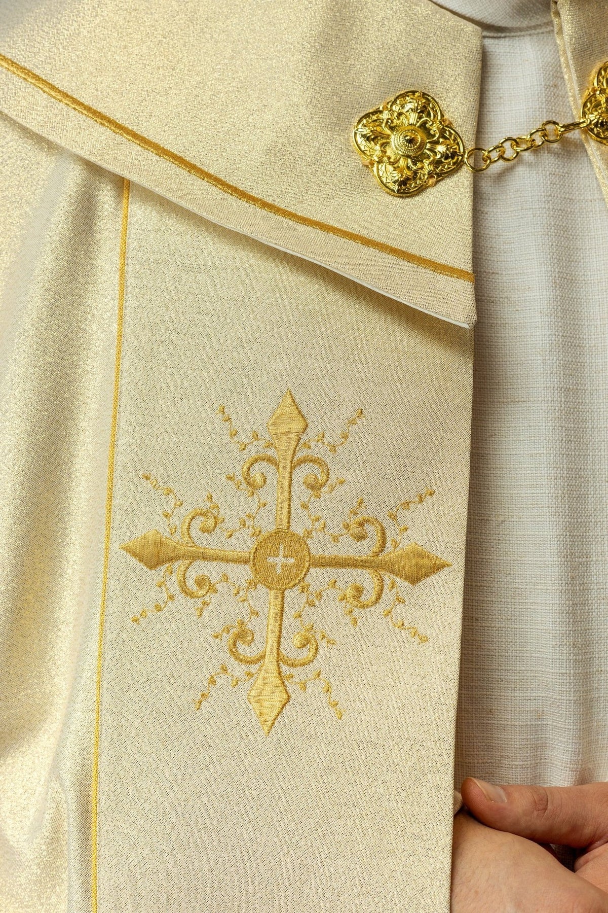 Goldbestickte liturgische Kapelle - MESSGEWANDER.DE