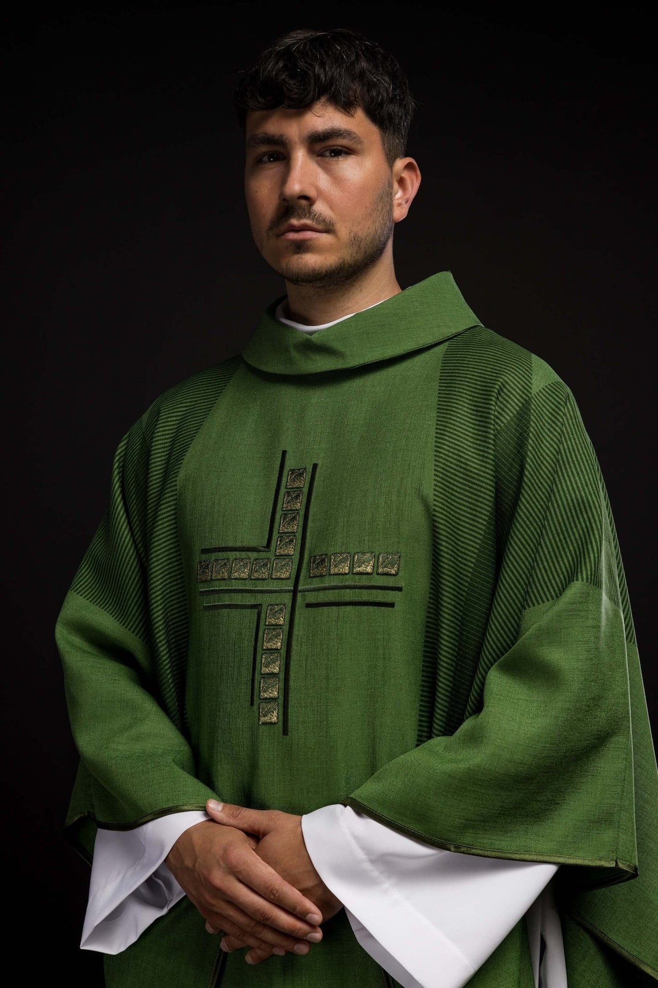 Grüne liturgische Kasel mit Kreuz - MESSGEWANDER.DE