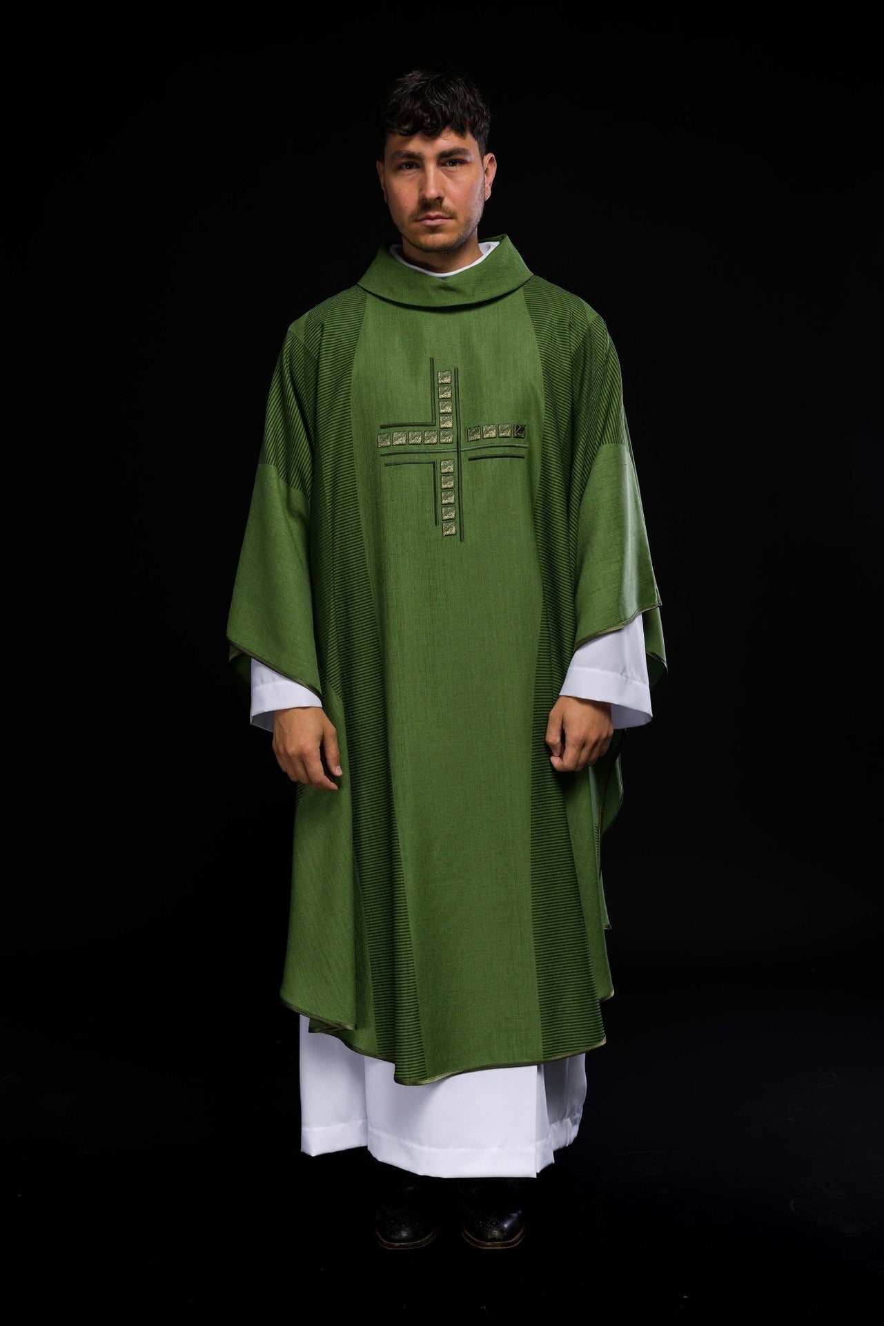 Grüne liturgische Kasel mit Kreuz - MESSGEWANDER.DE
