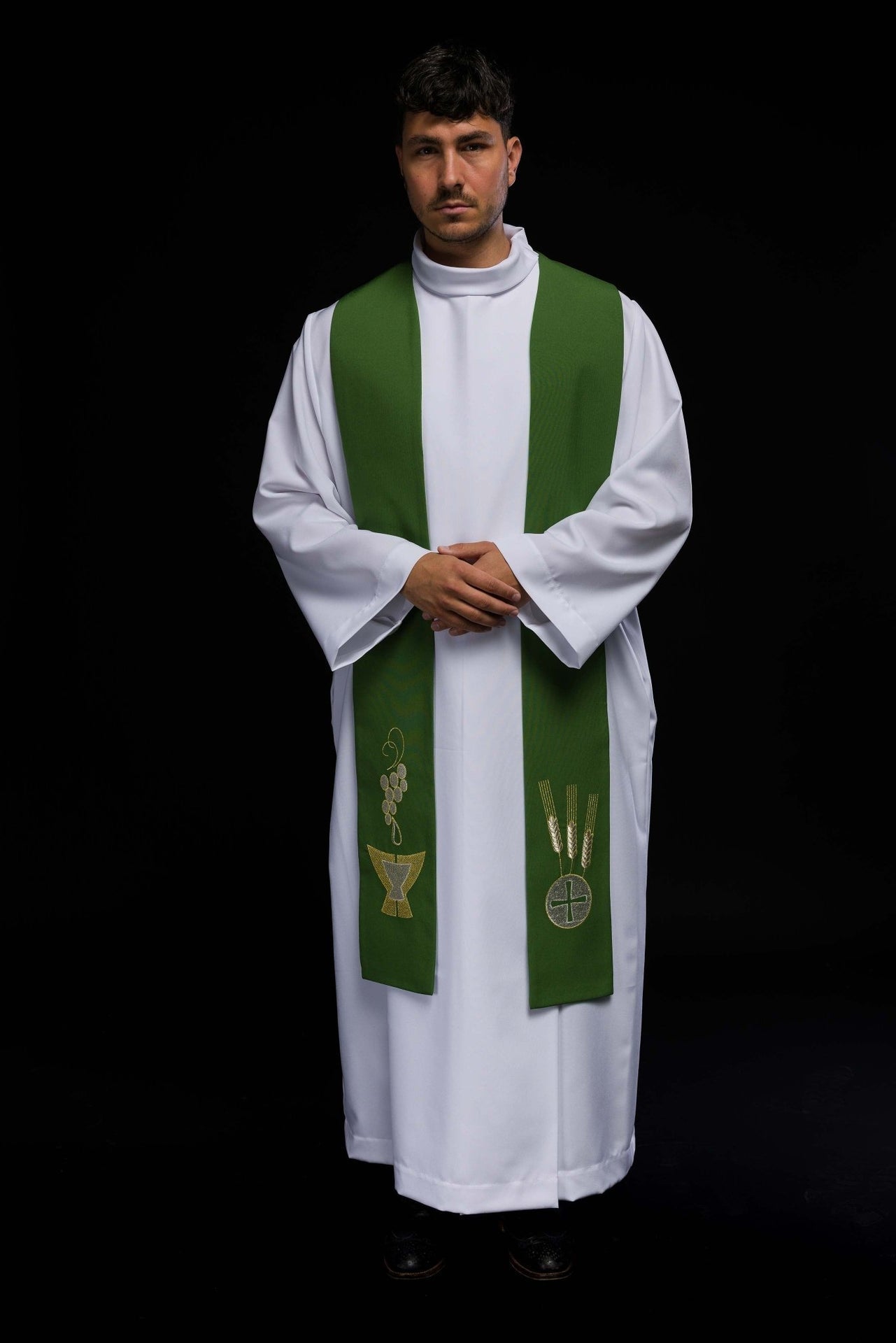 Grüne Priesterstola mit gesticktem Kelch, Ähren und Trauben - MESSGEWANDER.DE