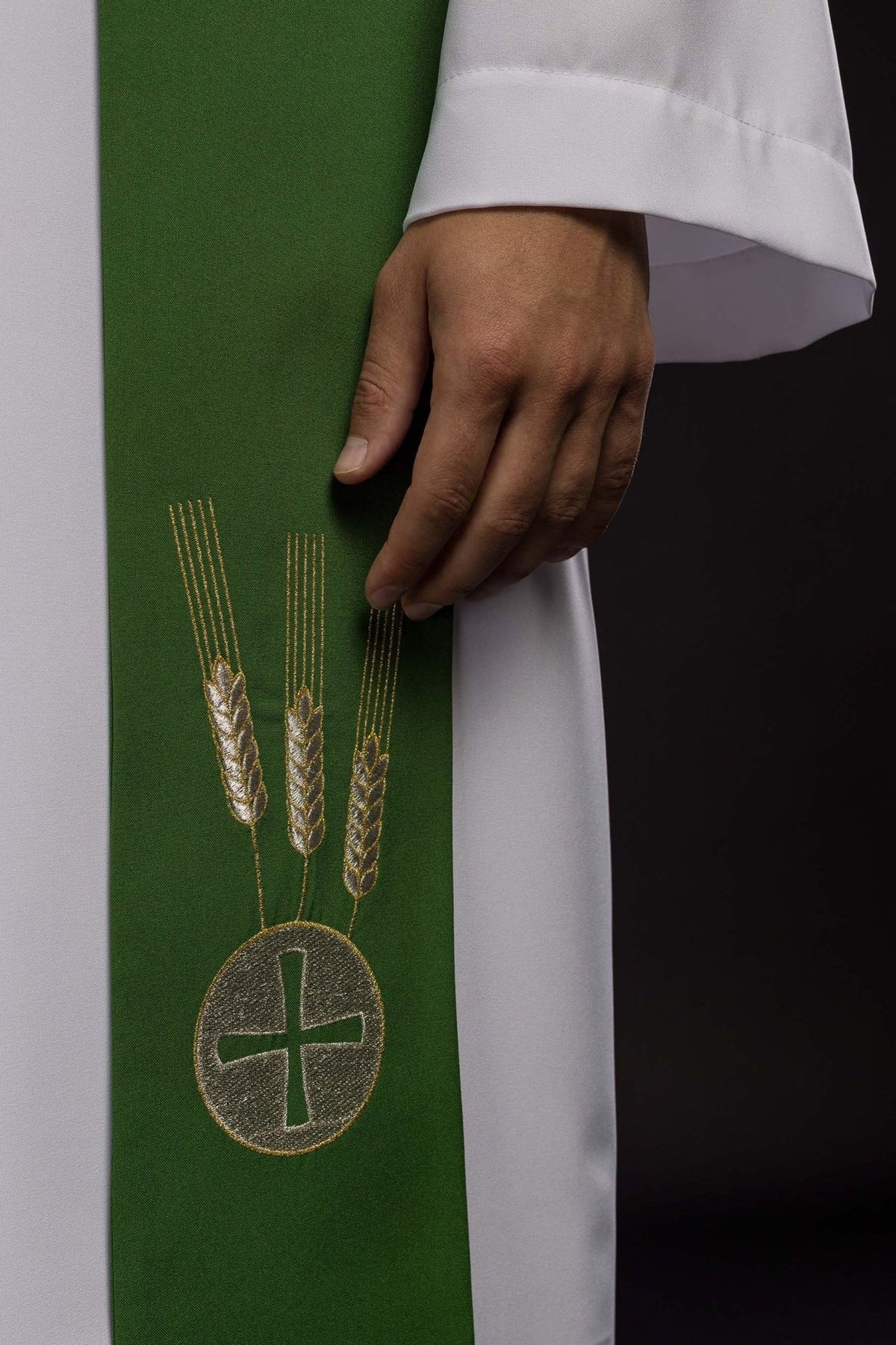 Grüne Priesterstola mit gesticktem Kelch, Ähren und Trauben - MESSGEWANDER.DE