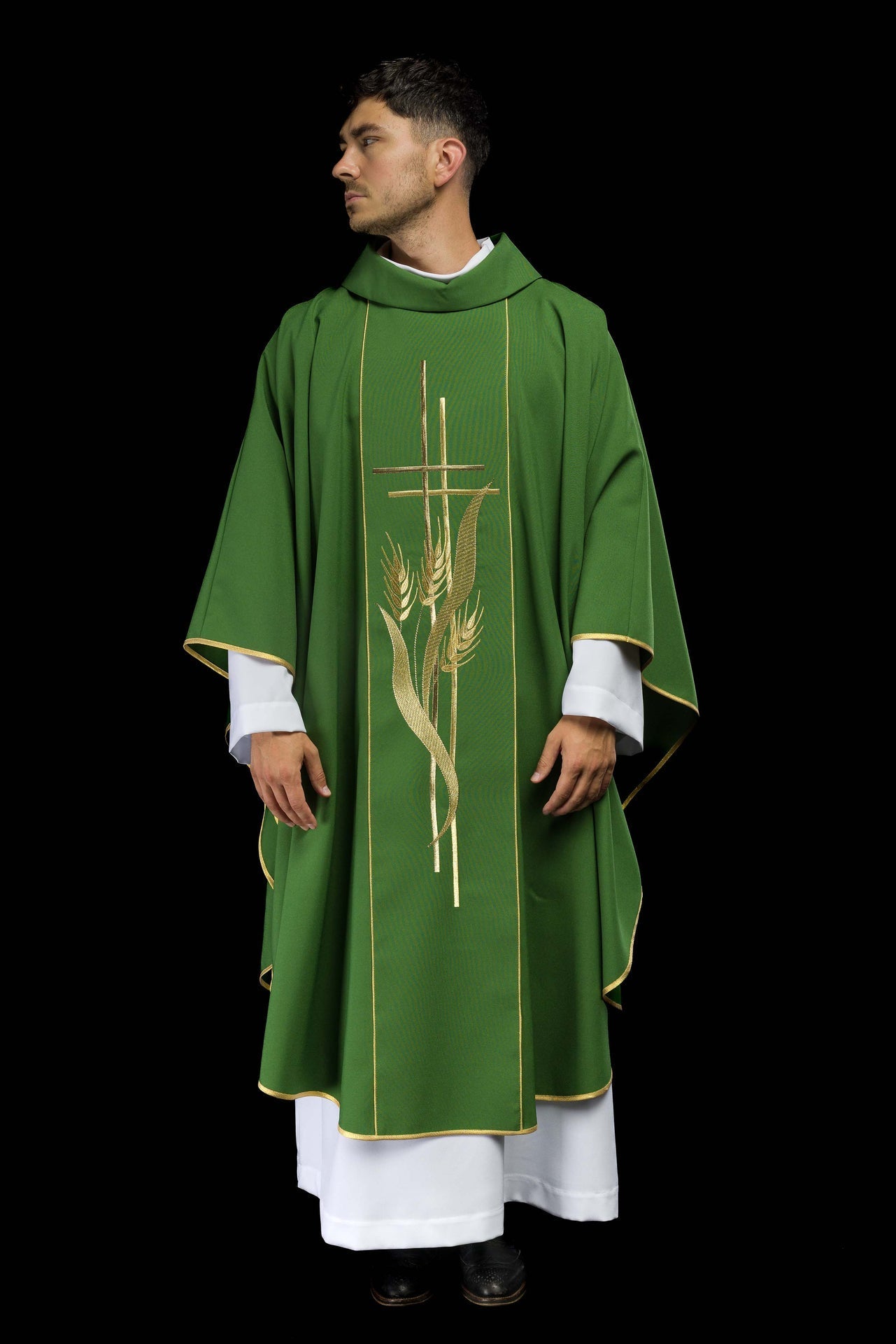 Grünes Messgewand, bestickt mit Kreuz- und Ährenmotiven - MESSGEWANDER.DE