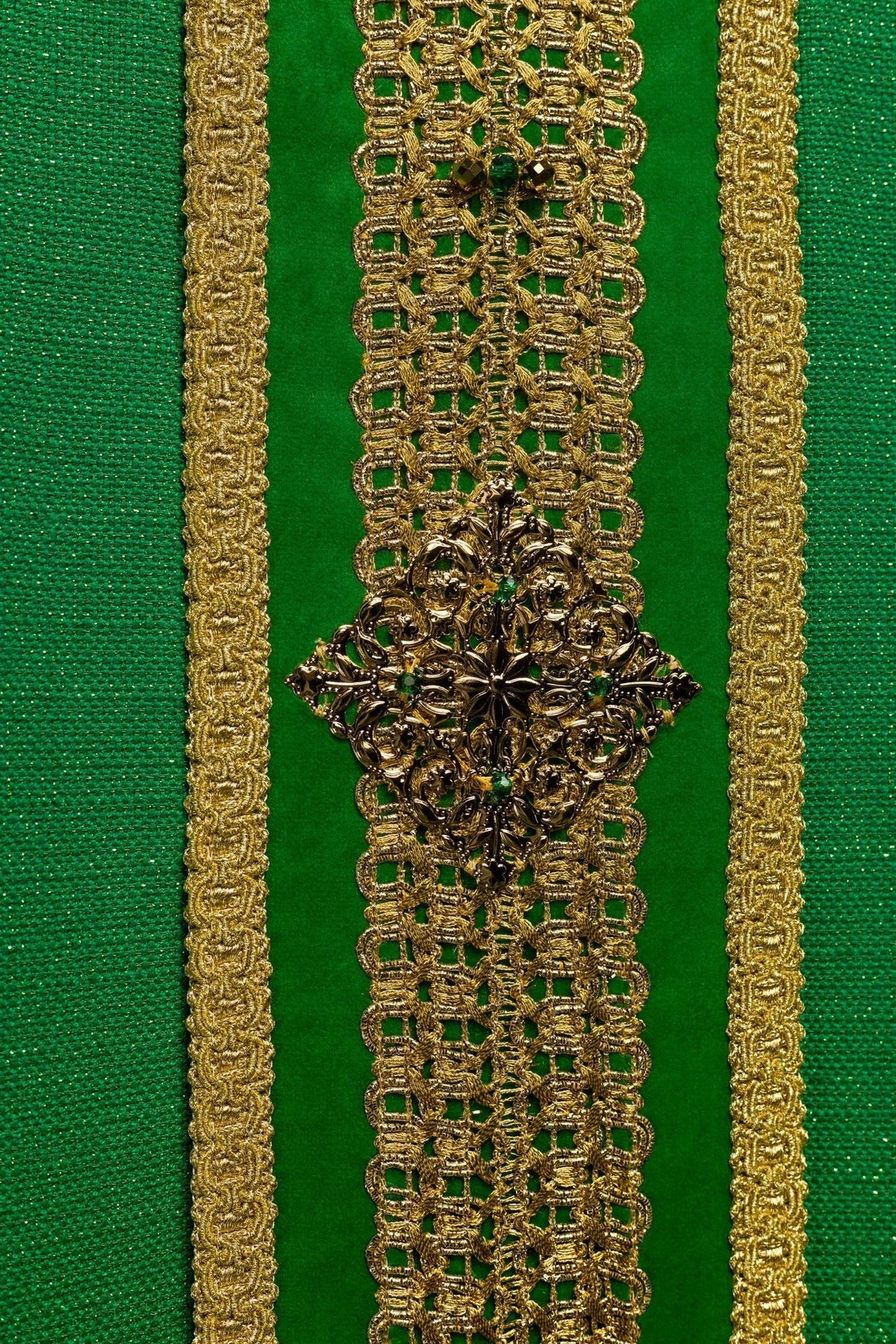 Handgefertigte Kasel mit natürlichen Steinen Handmade 7001 - MESSGEWANDER.DE