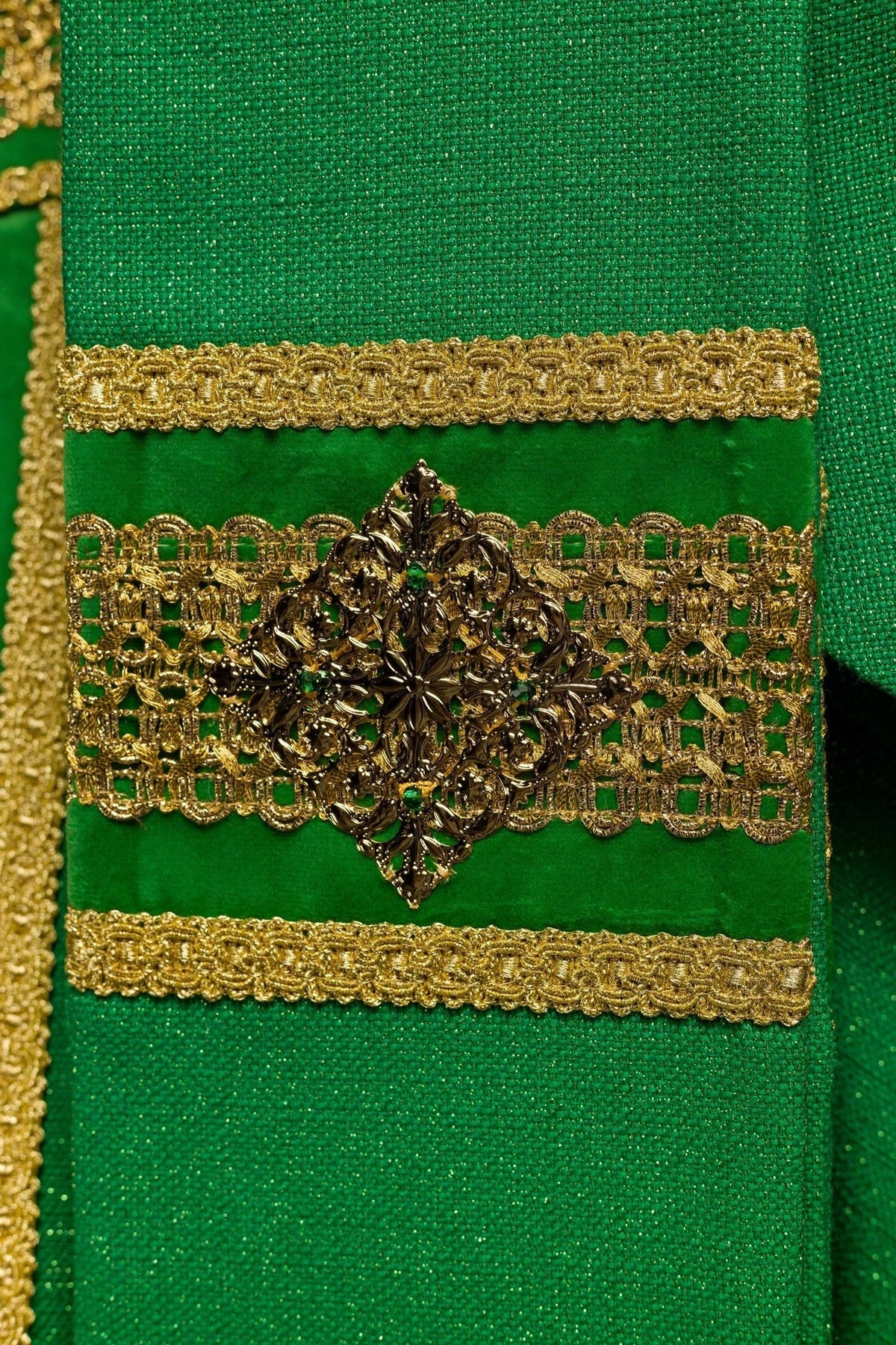 Handgefertigte Kasel mit natürlichen Steinen Handmade 7001 - MESSGEWANDER.DE