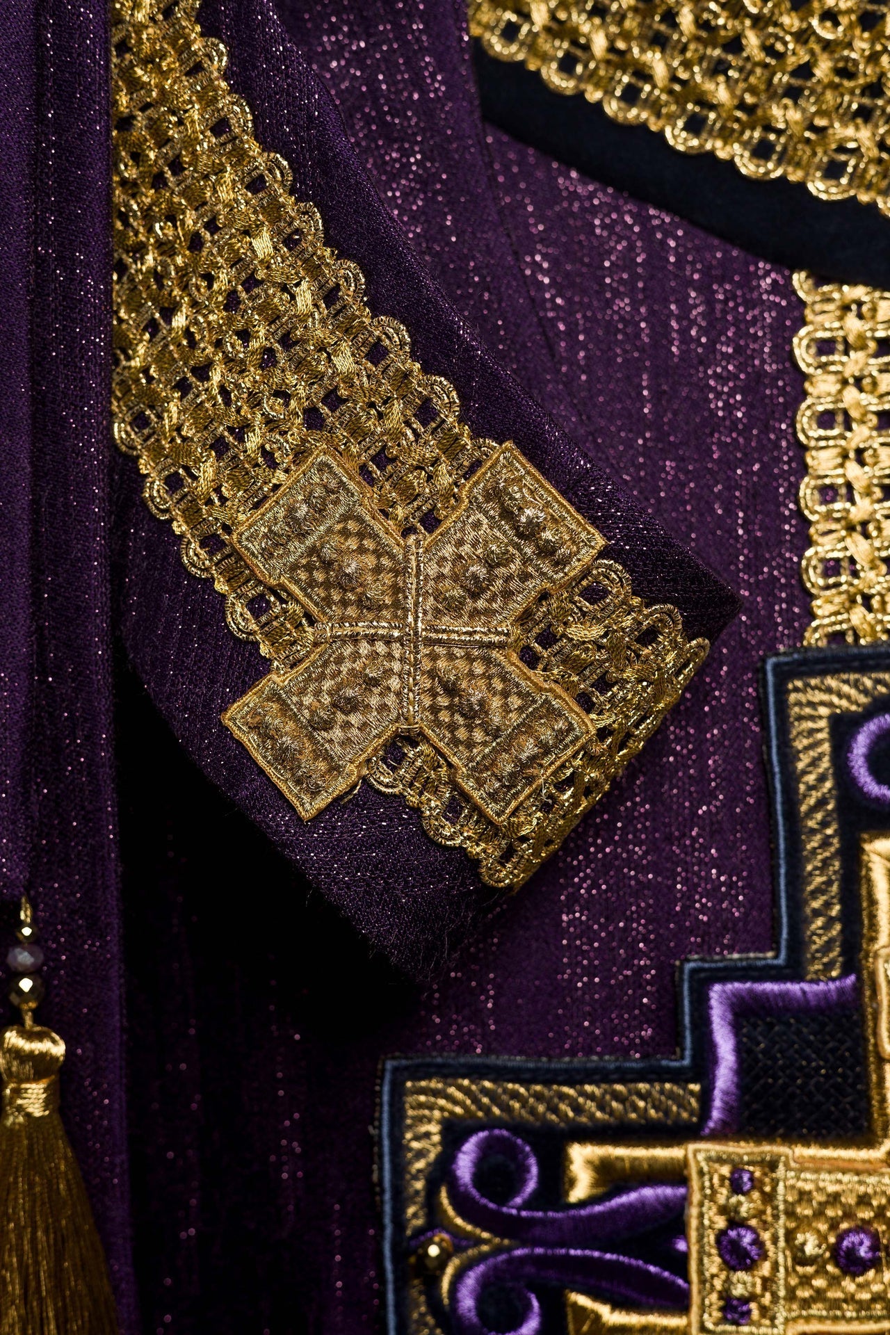 Handgefertigter Kasel mit natürlichen Steinen Handmade 7015 Violett - MESSGEWANDER.DE