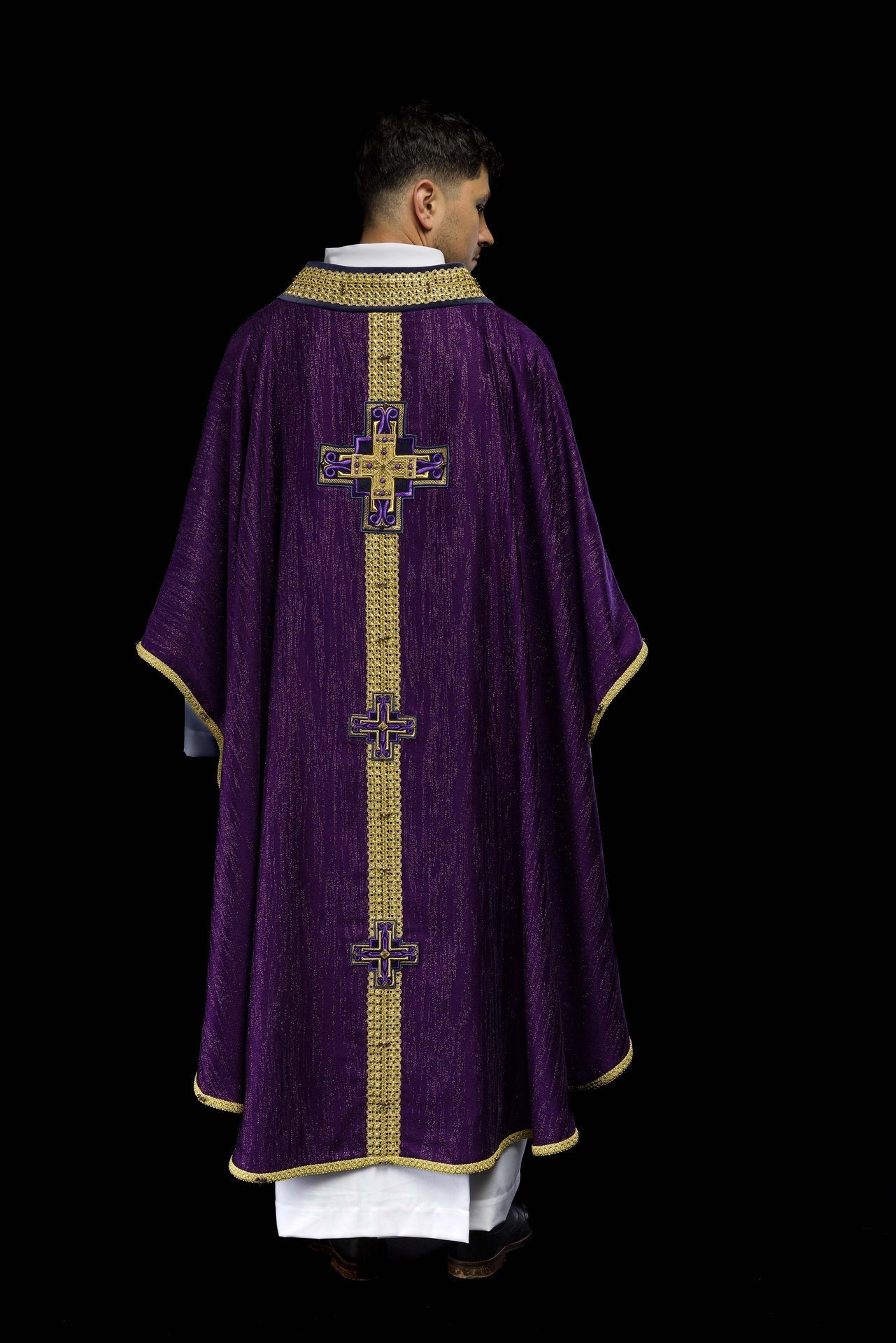 Handgefertigter Kasel mit natürlichen Steinen Handmade 7015 Violett - MESSGEWANDER.DE