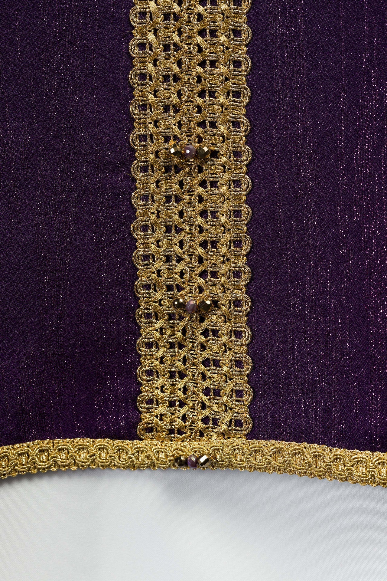 Handgefertigter Kasel mit natürlichen Steinen Handmade 7015 Violett - MESSGEWANDER.DE