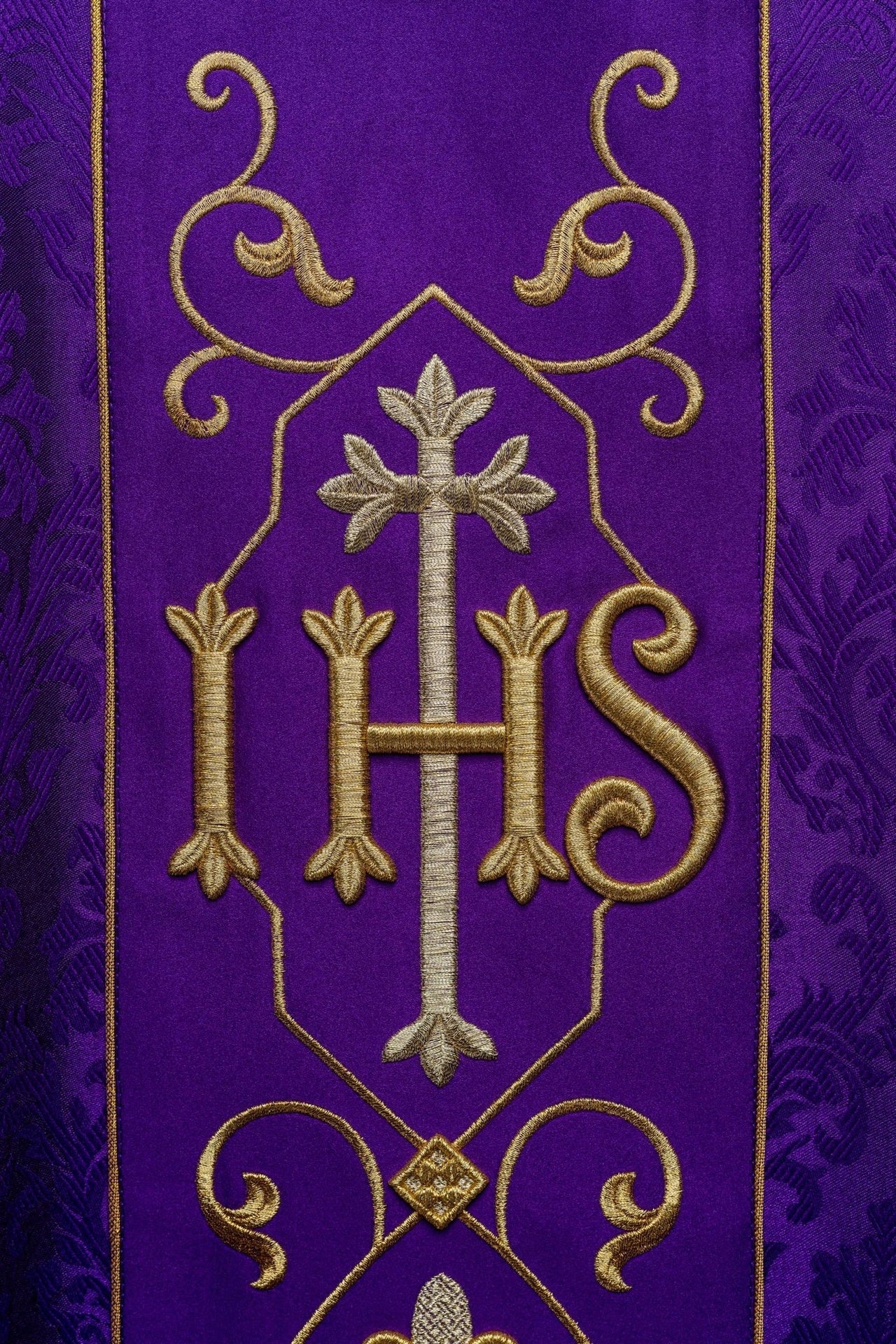 IHS Gesticktes Messgewand Lila Dekorativer Stoff - MESSGEWANDER.DE