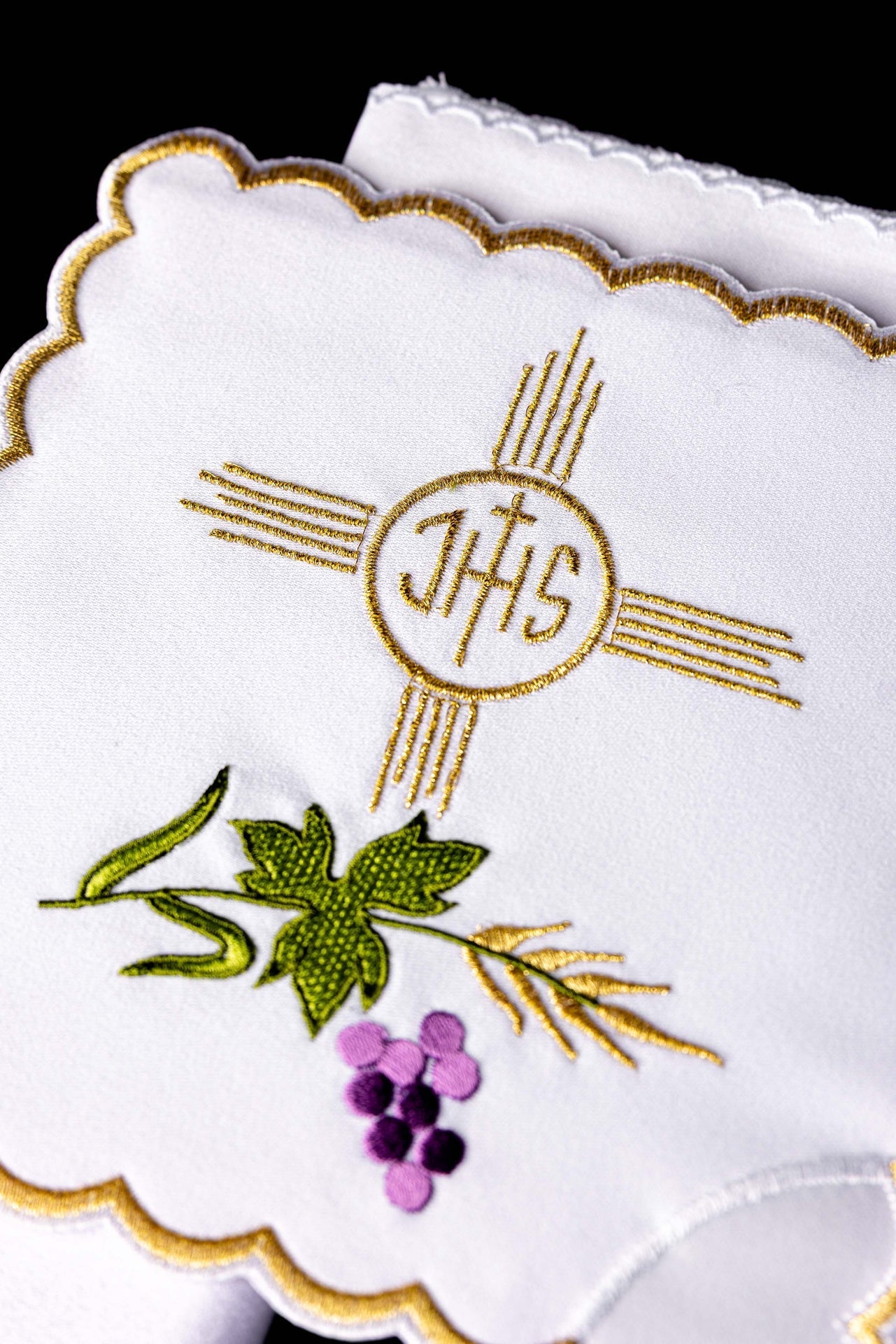 Kelch aus Leinen mit gesticktem Kreuz und IHS - MESSGEWANDER.DE