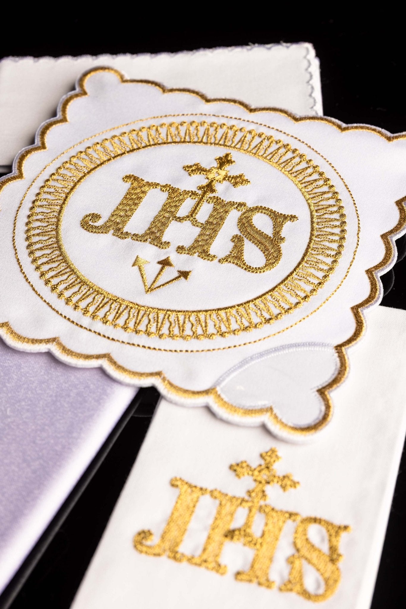 Kelch aus Leinen mit Goldstickerei IHS - MESSGEWANDER.DE