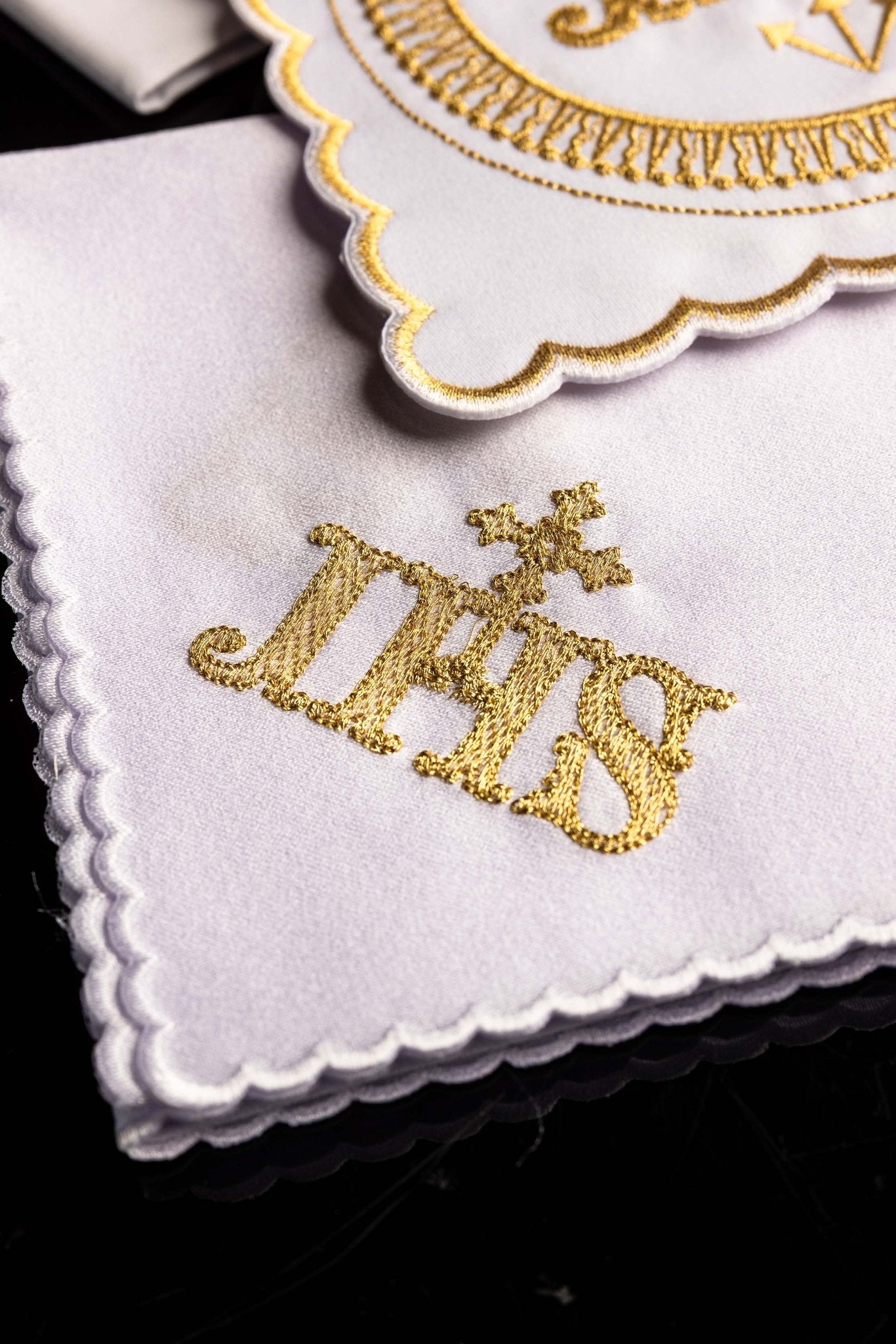 Kelch aus Leinen mit Goldstickerei IHS - MESSGEWANDER.DE