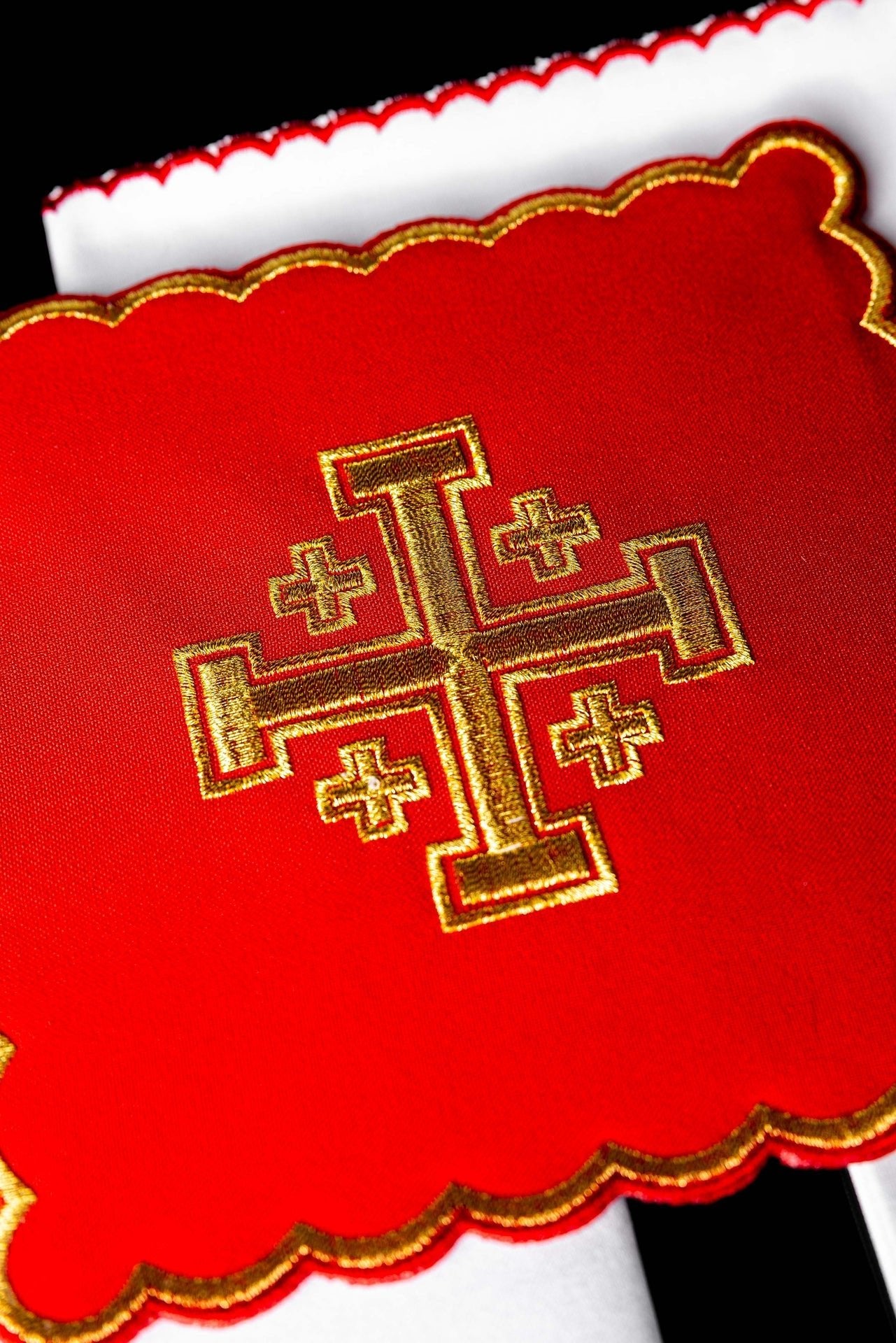 Kelch Set Gesticktes Jerusalem Kreuz Rot - MESSGEWANDER.DE