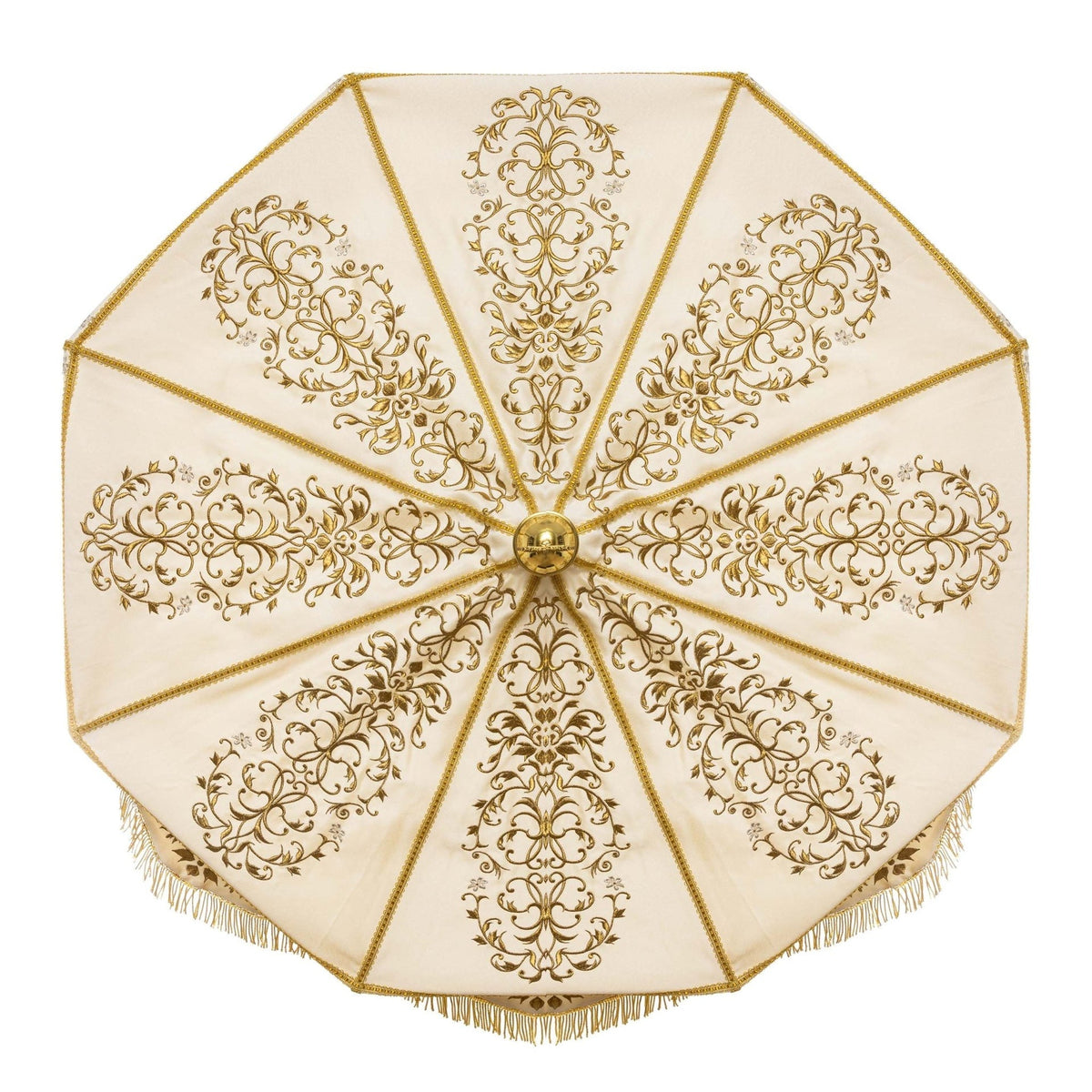 Prozessionsschirm mit goldener Ornamentstickerei in der Draufsicht
